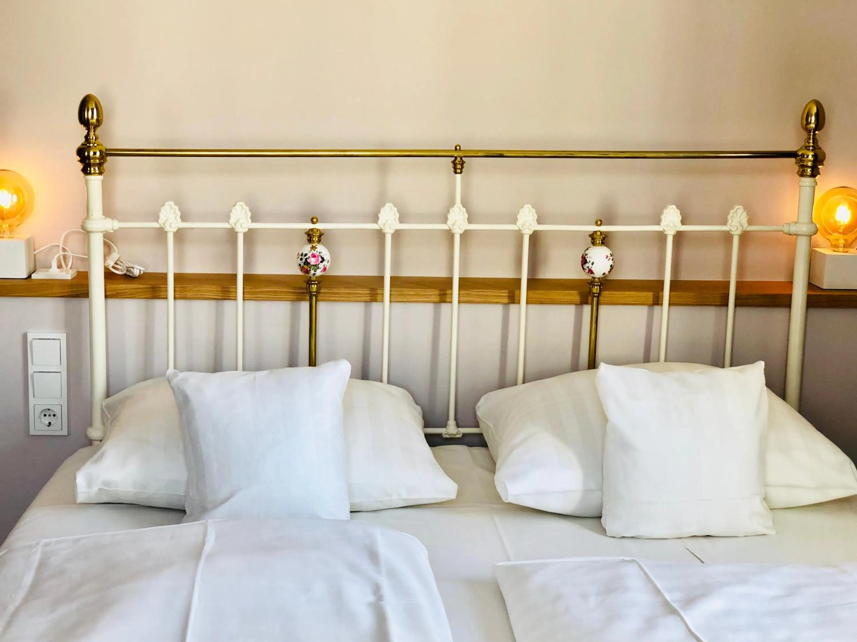 Bed in Hotel Alexander