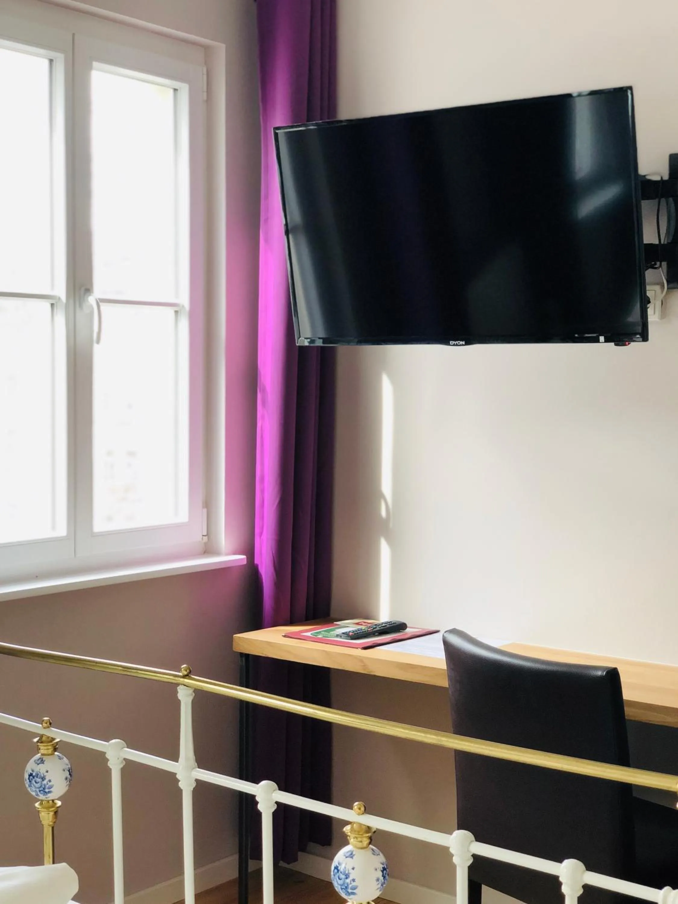 Photo of the whole room in Hotel Alexander