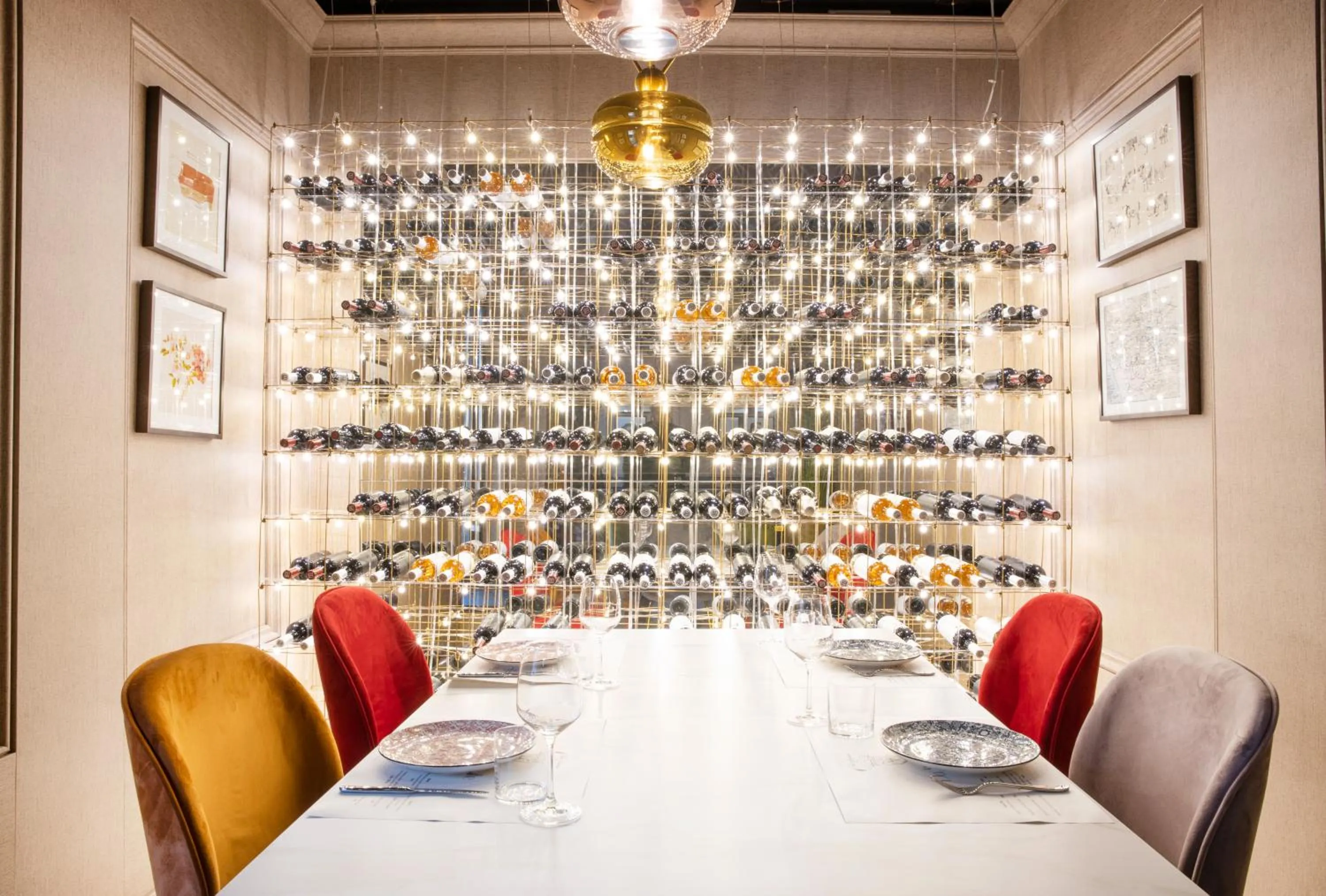 Restaurant/places to eat in Eclat Luxury Hotel