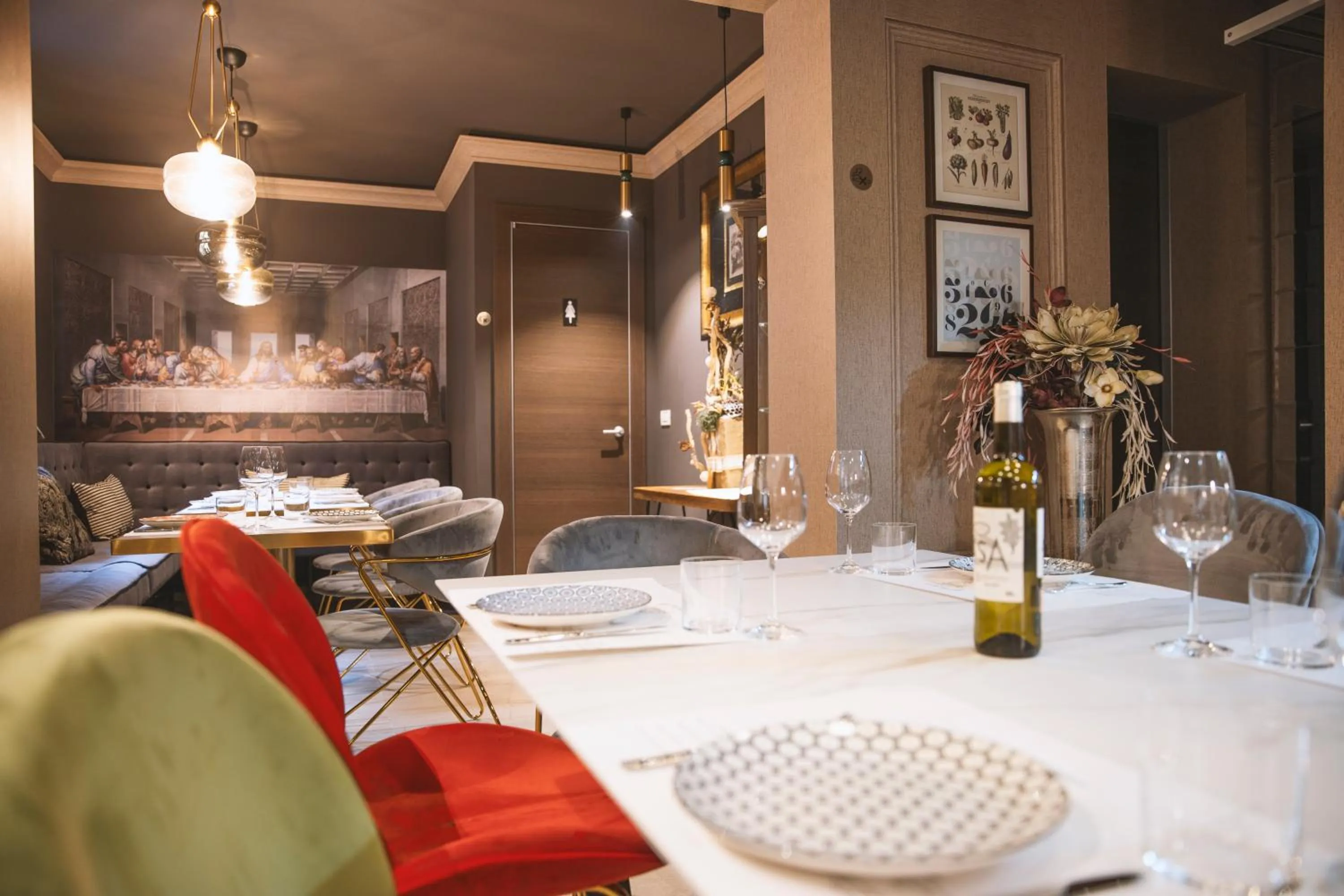 Restaurant/places to eat in Eclat Luxury Hotel