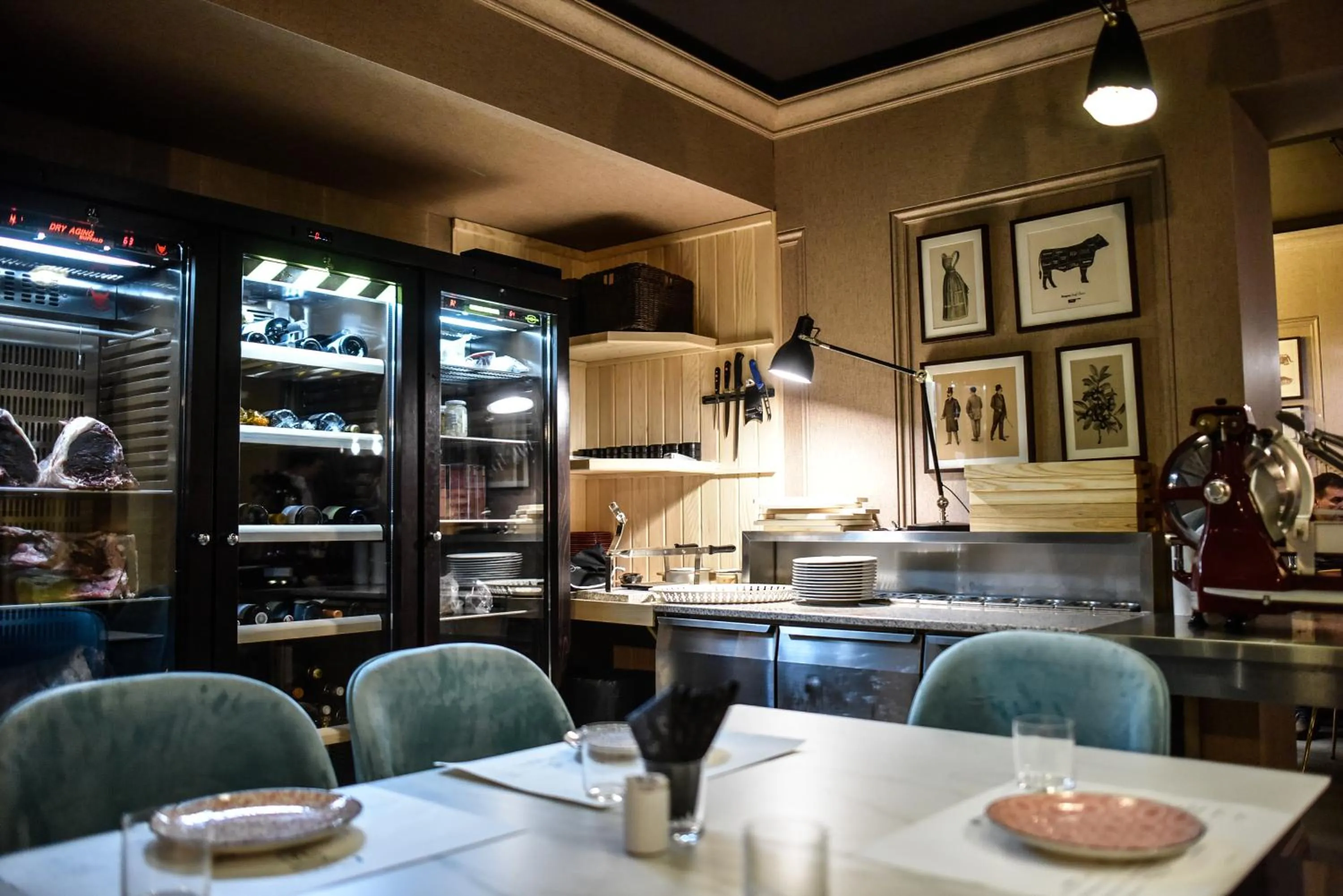 Restaurant/places to eat in Eclat Luxury Hotel