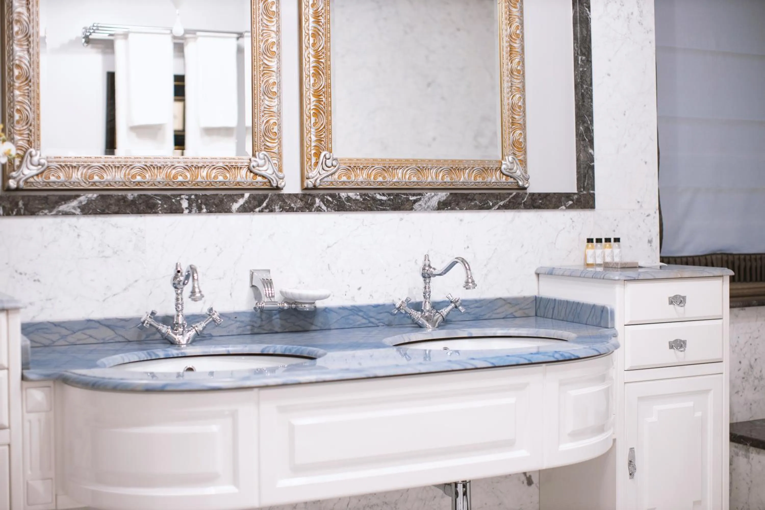 Bathroom in Eclat Luxury Hotel