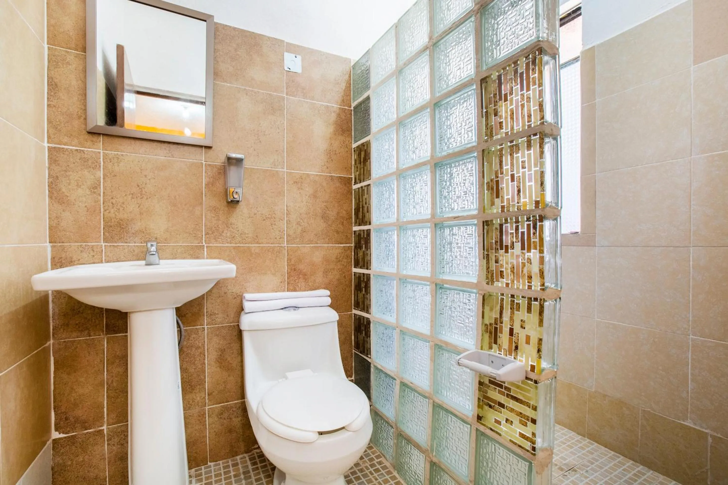 Bathroom in OYO Hotel Y Restaurante Mitla, Oaxaca
