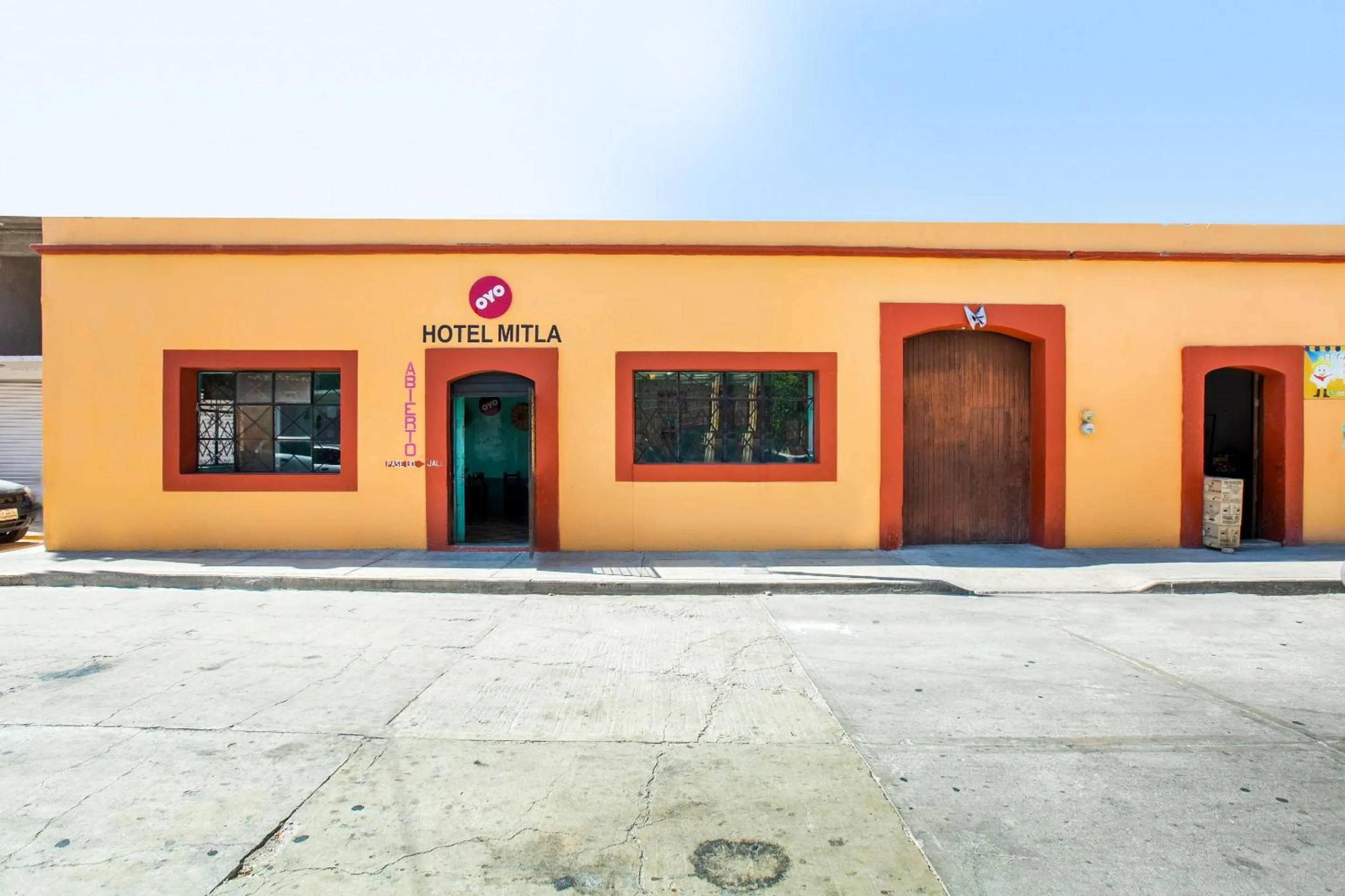 Facade/entrance in OYO Hotel Y Restaurante Mitla, Oaxaca