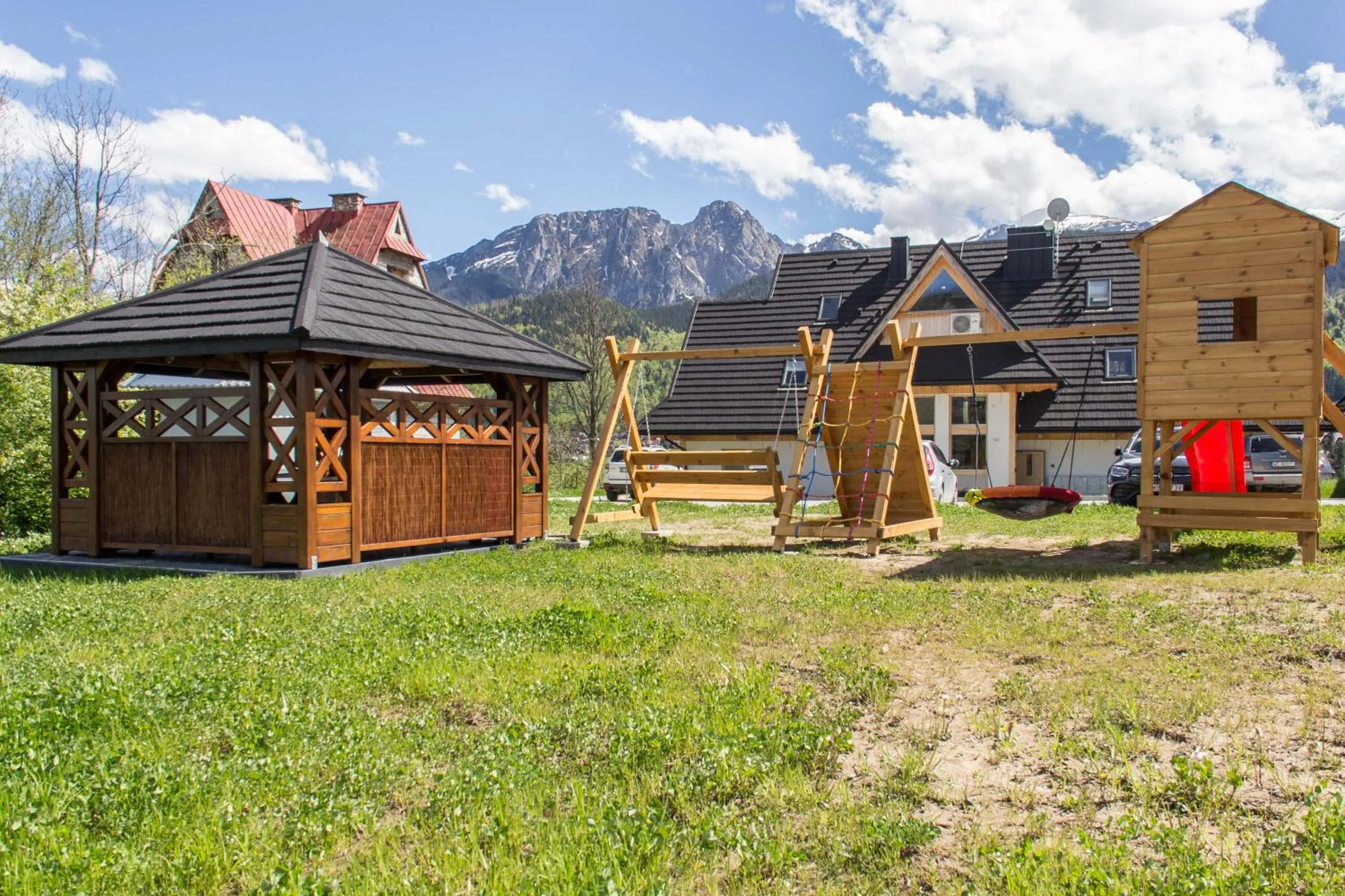 Children play ground in Apartamenty Zobacz Giewont Zakopane