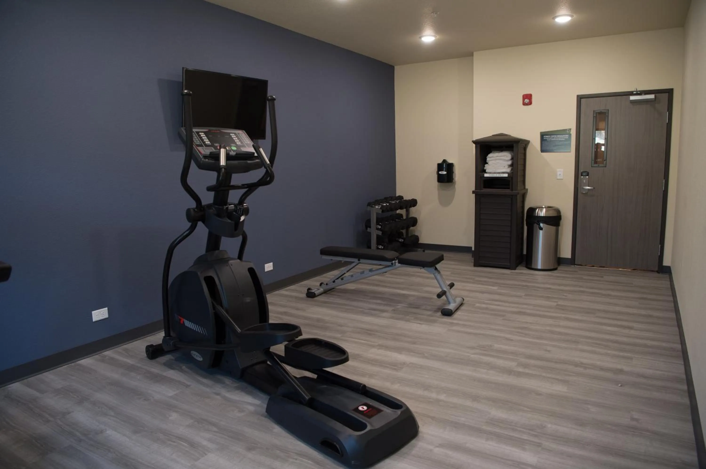 Fitness centre/facilities in Cobblestone Inn & Suites - Forest City