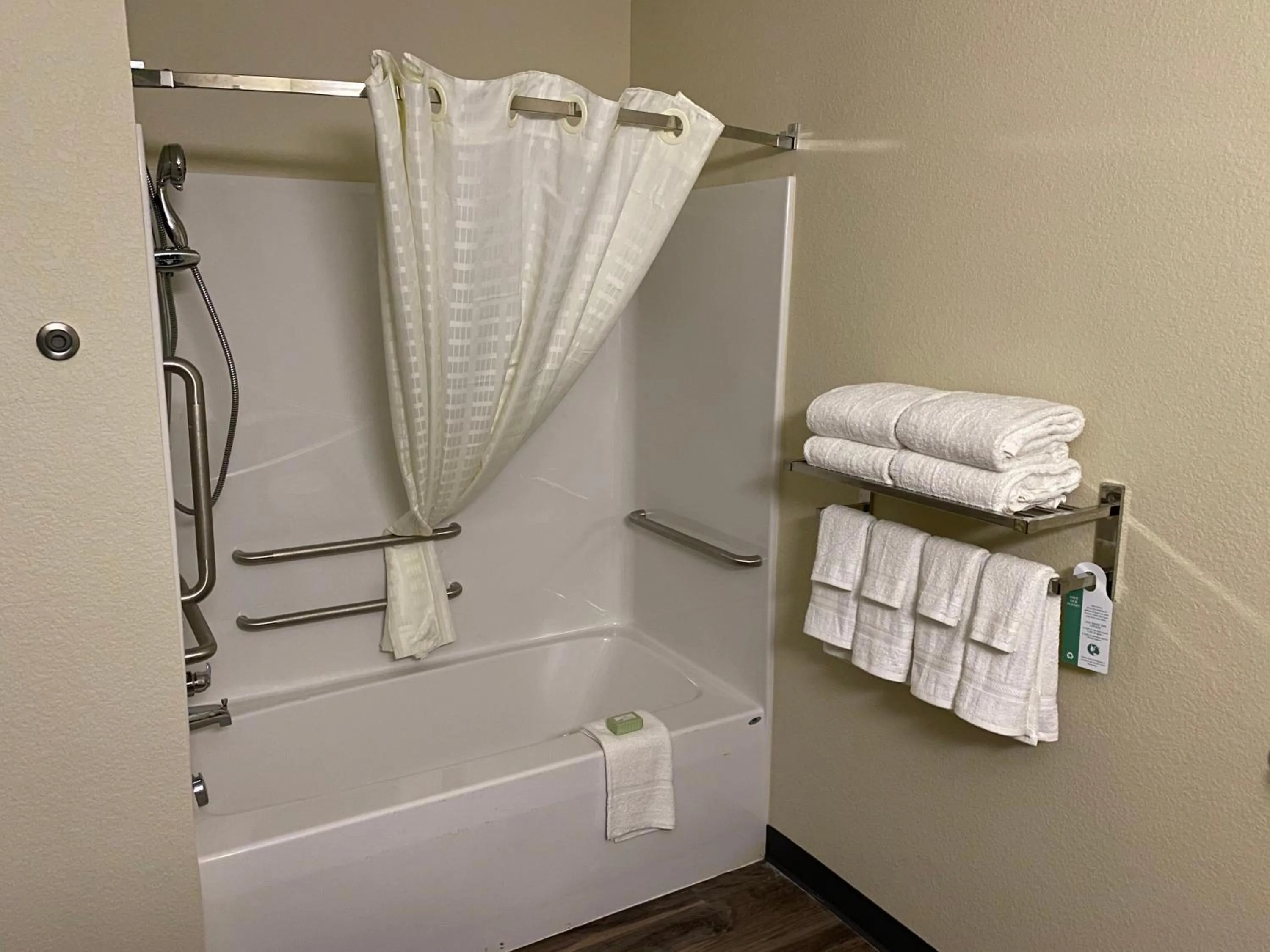 Bathroom in Cobblestone Inn & Suites - Forest City