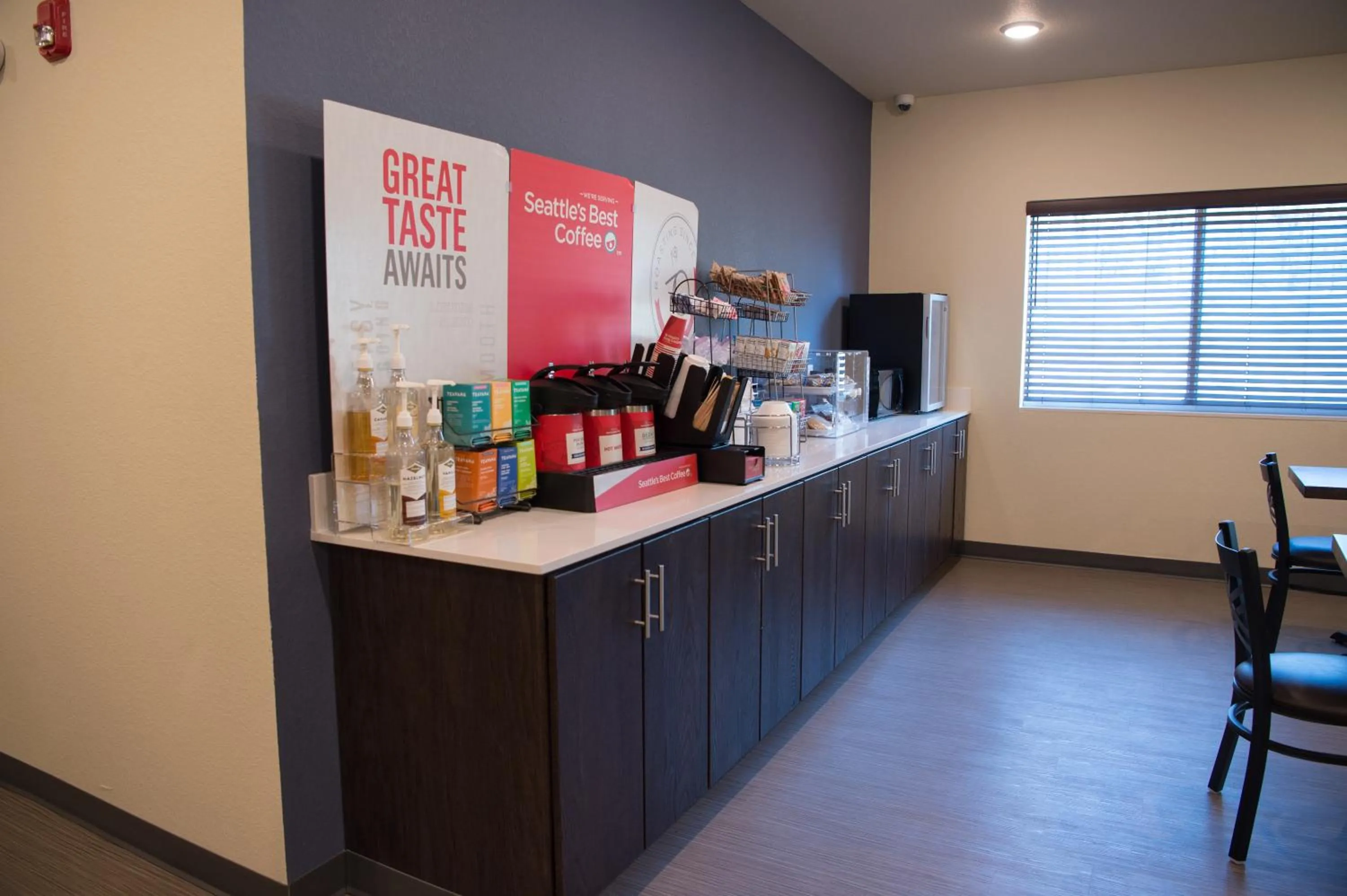 Coffee/tea facilities in Cobblestone Inn & Suites - Forest City