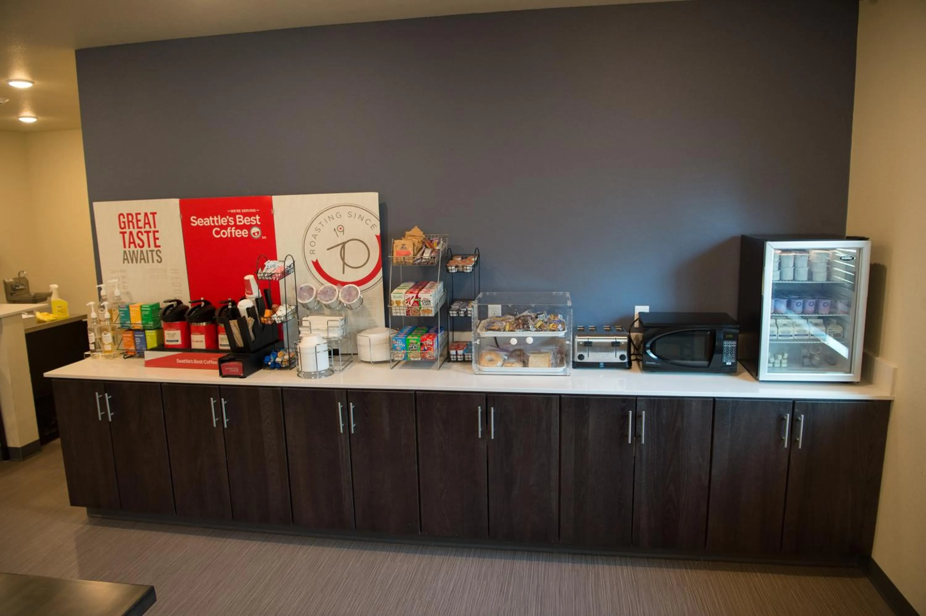 Food and drinks in Cobblestone Inn & Suites - Forest City