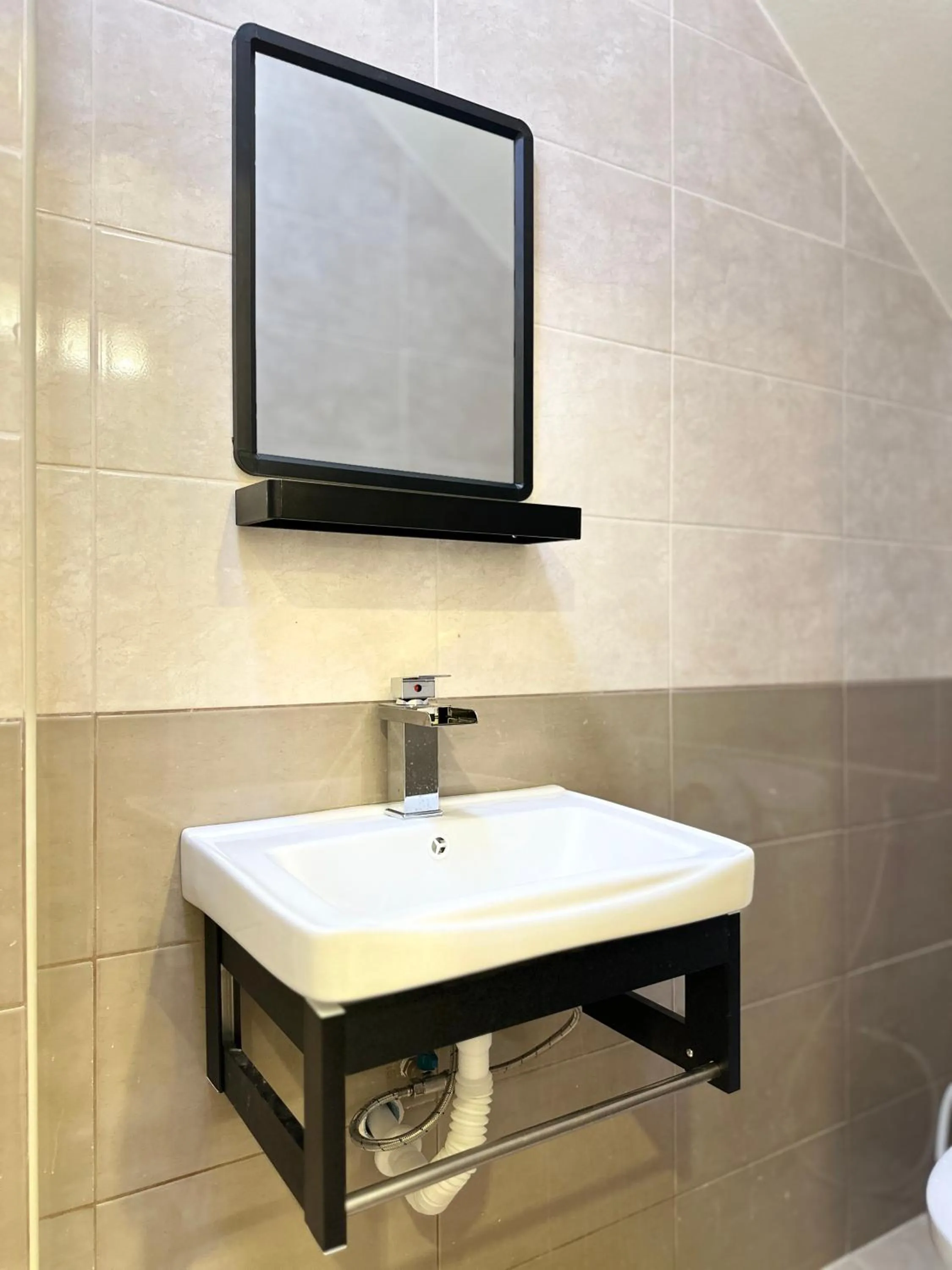 Toilet in PaperPlaneCNX @ Haiya - 3 Storey Flowery Loft