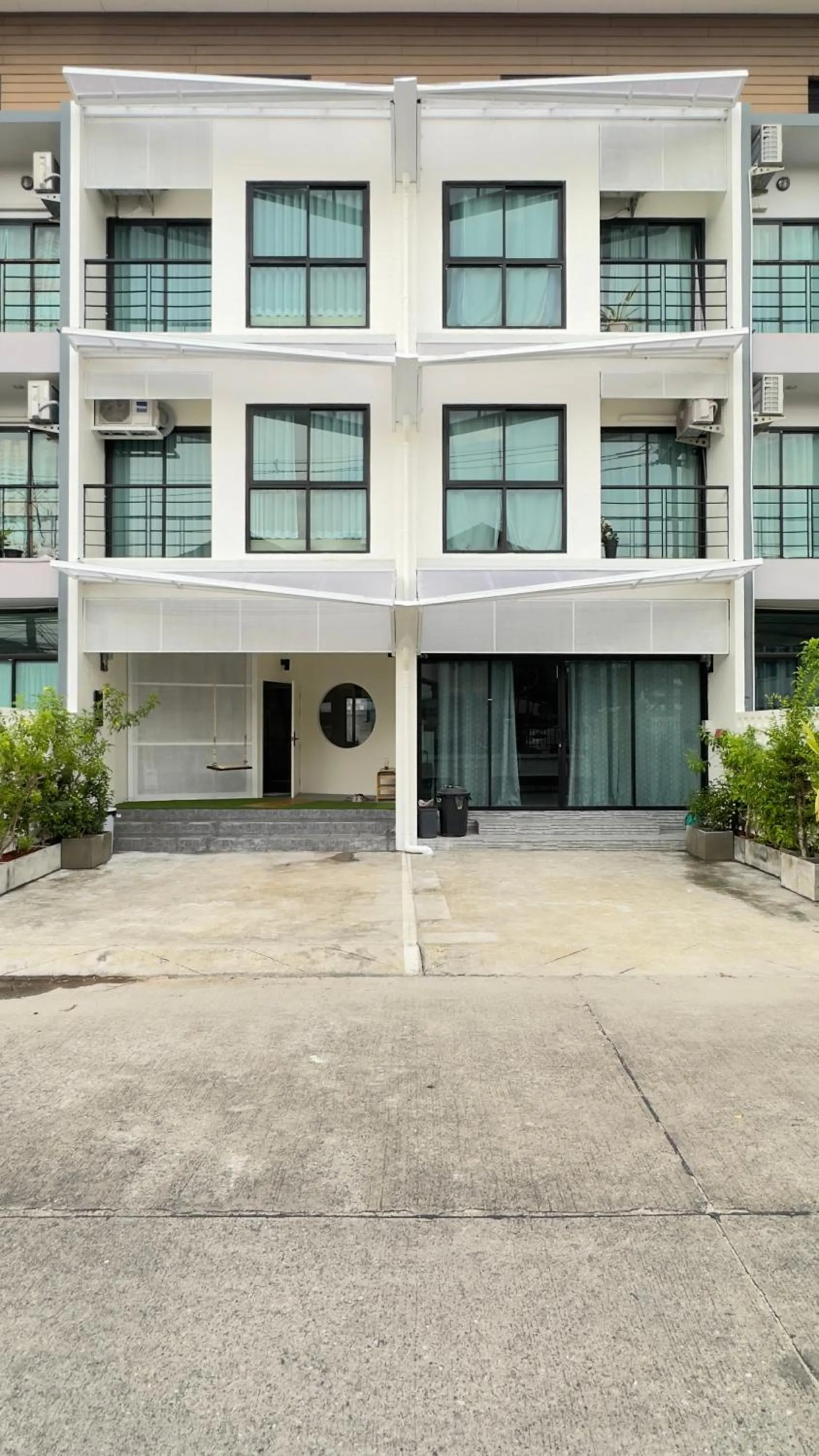 Facade/entrance in PaperPlaneCNX @ Haiya - 3 Storey Flowery Loft