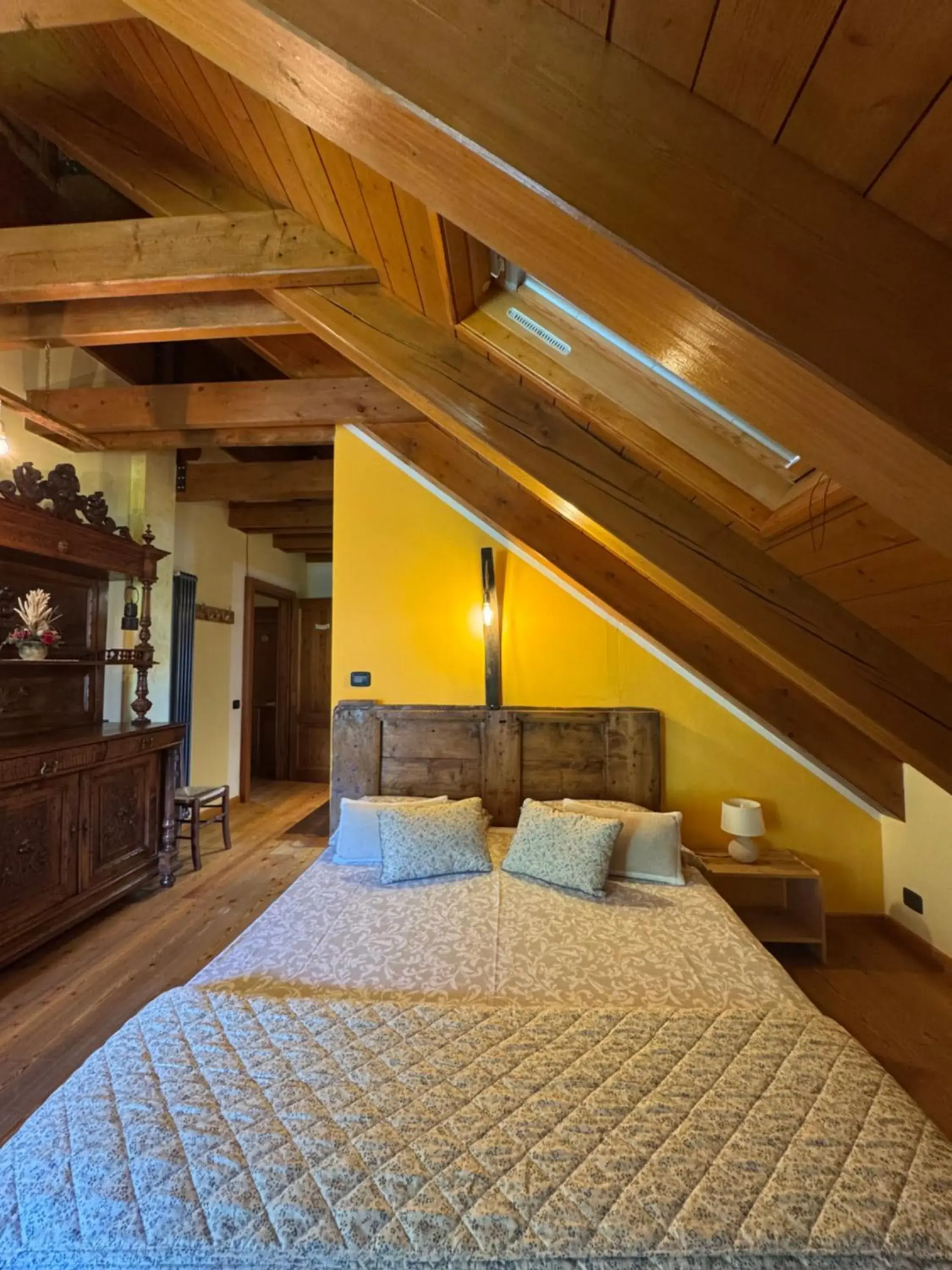 Double Room with Mountain View in Casa Brencio Double Room with Mountain View in Casa Brencio
