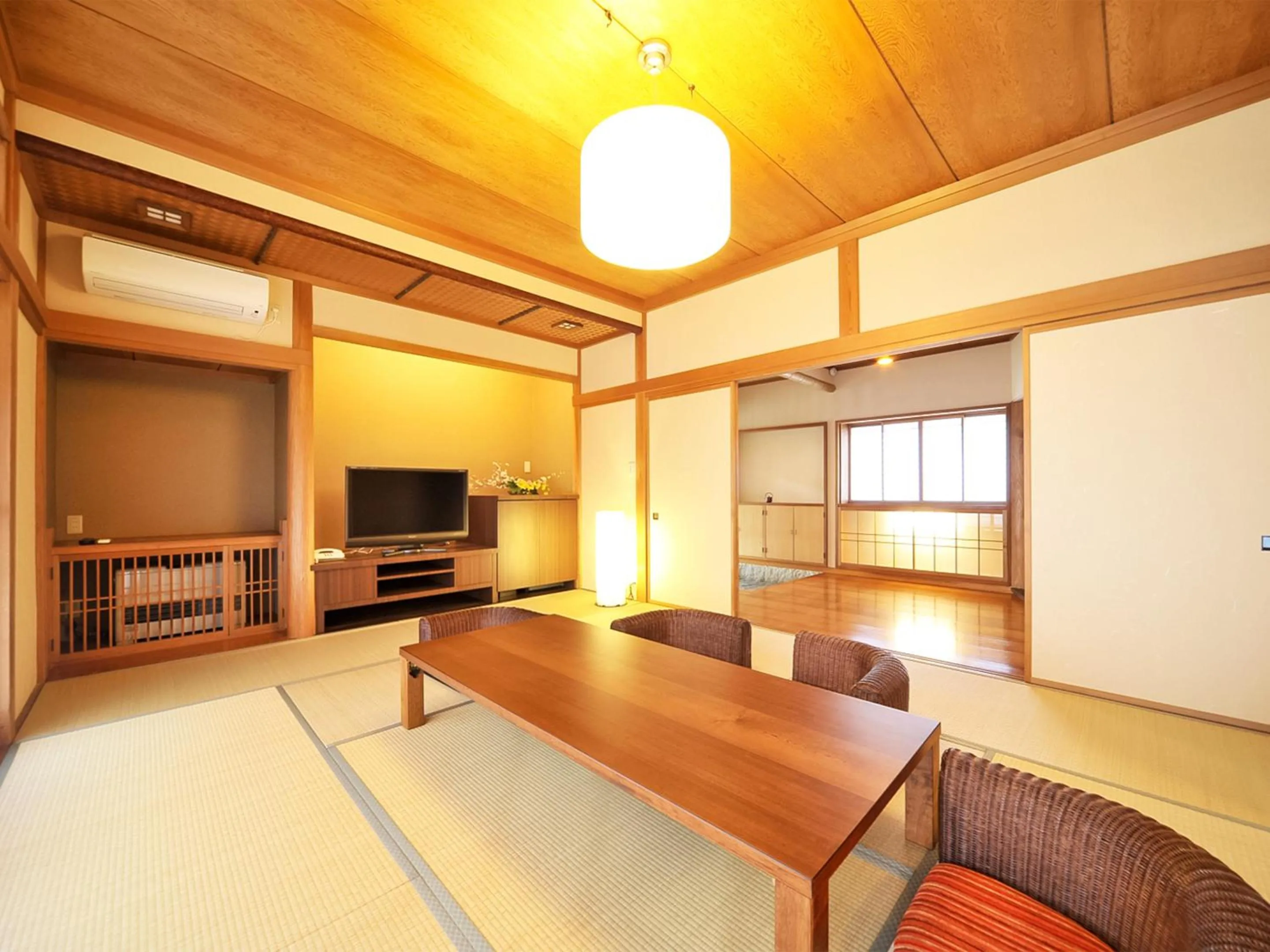 Photo of the whole room in Takanosukan