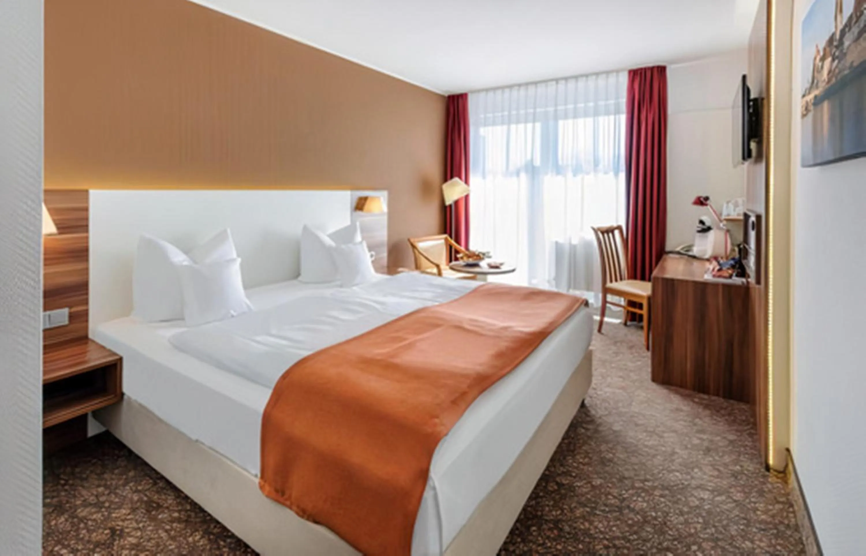 Staff, Bed in PLAZA INN Regensburg