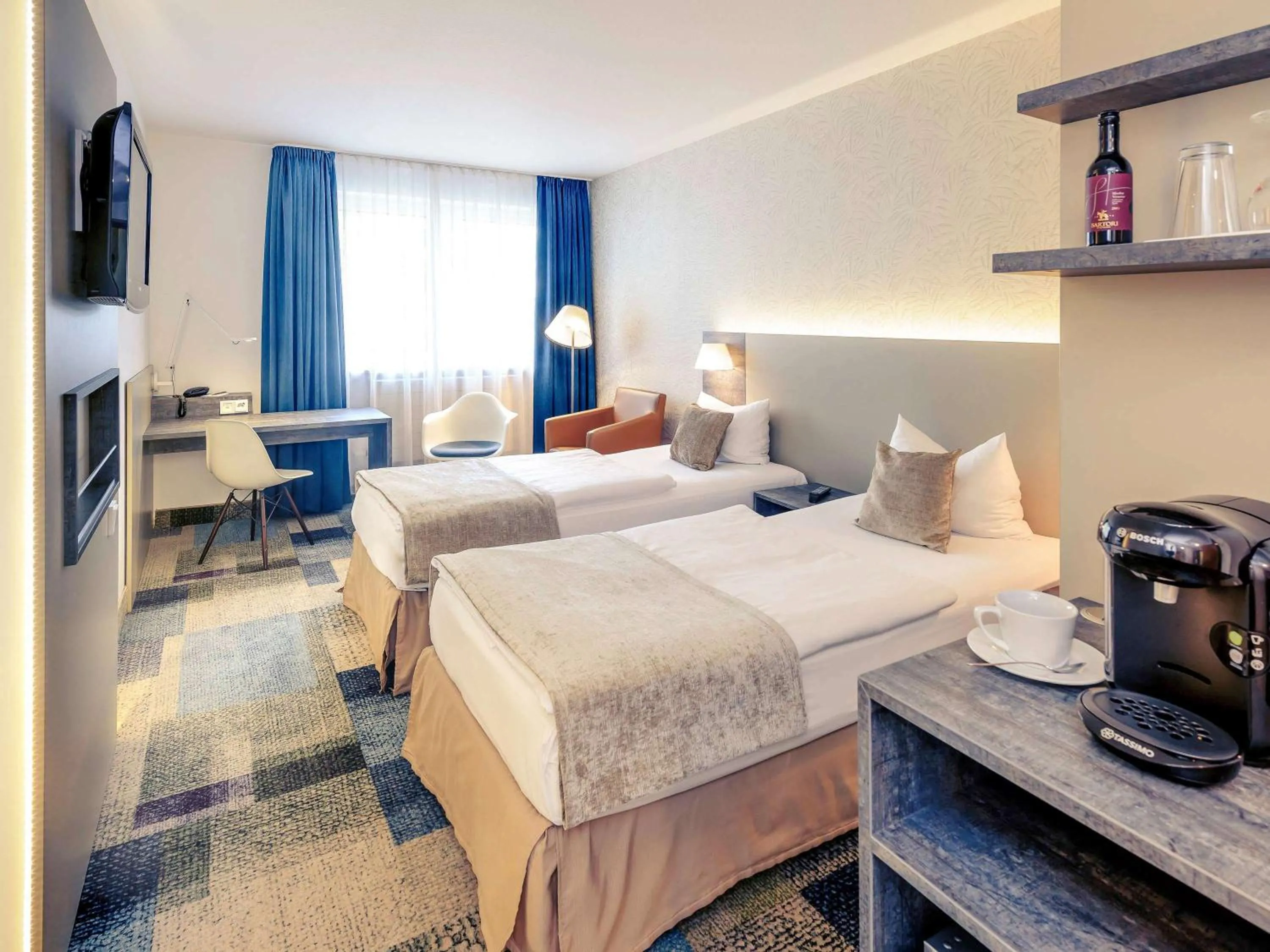 Staff, Bed in PLAZA INN Regensburg