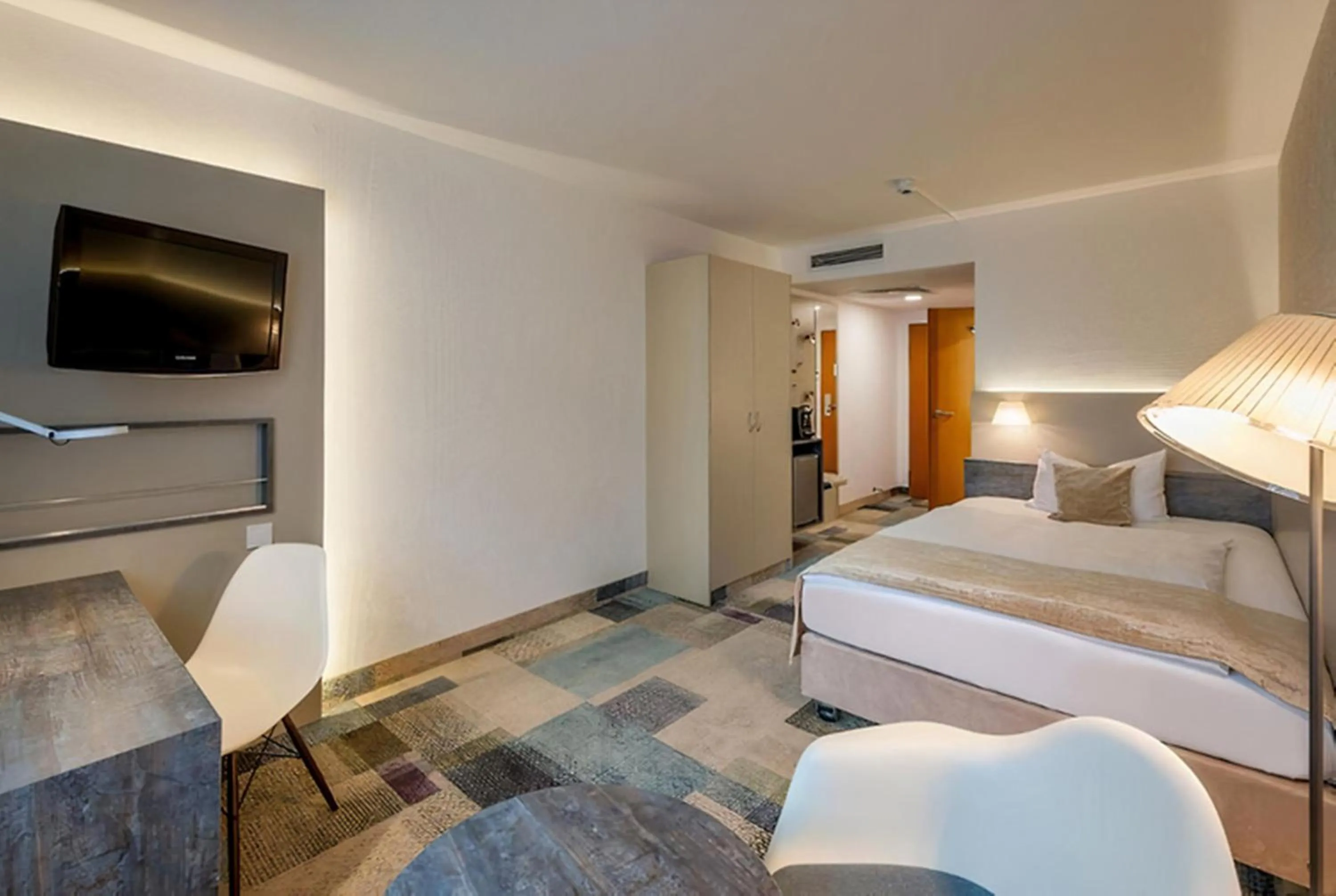 Staff, Bed in PLAZA INN Regensburg