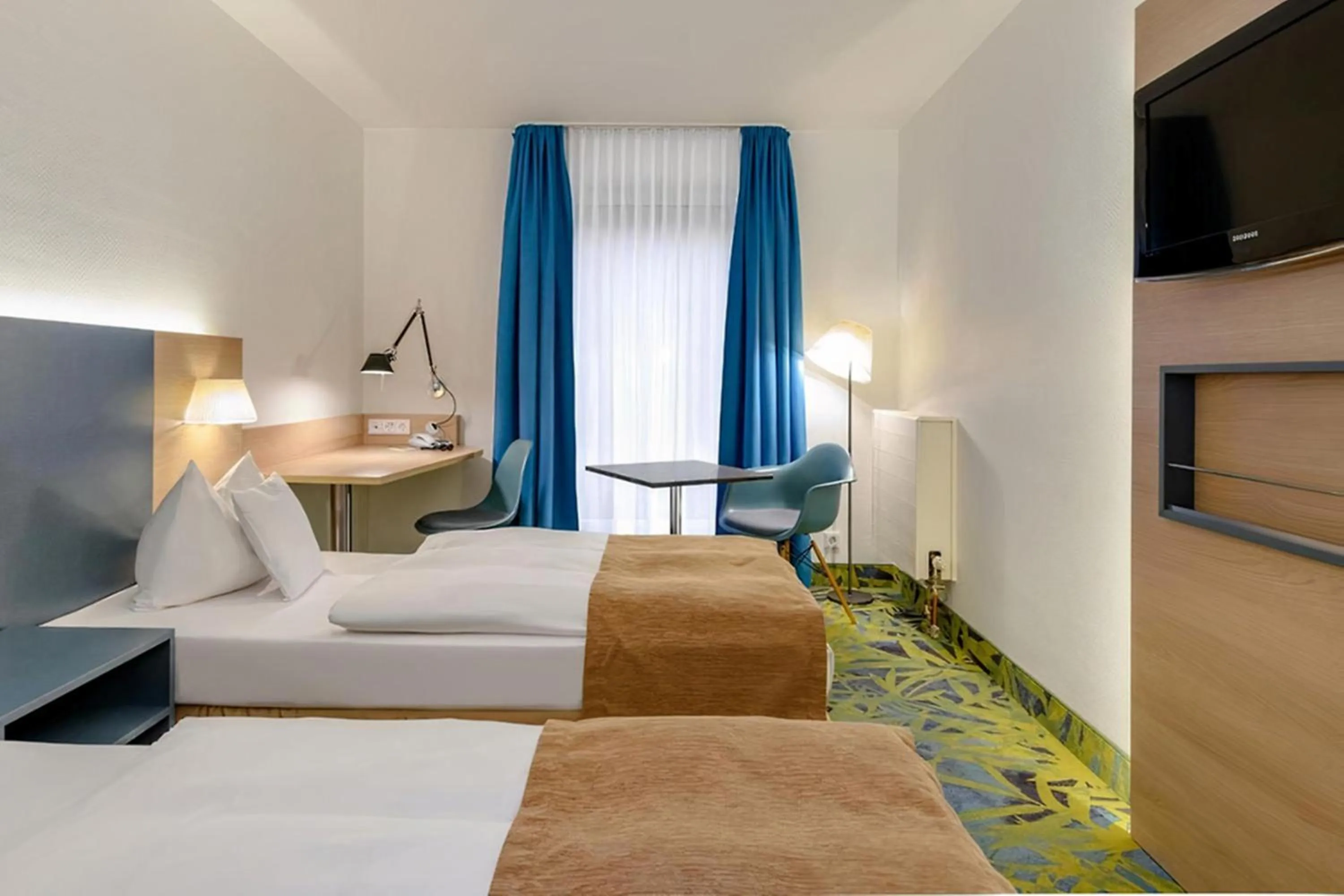 Staff, Bed in PLAZA INN Regensburg