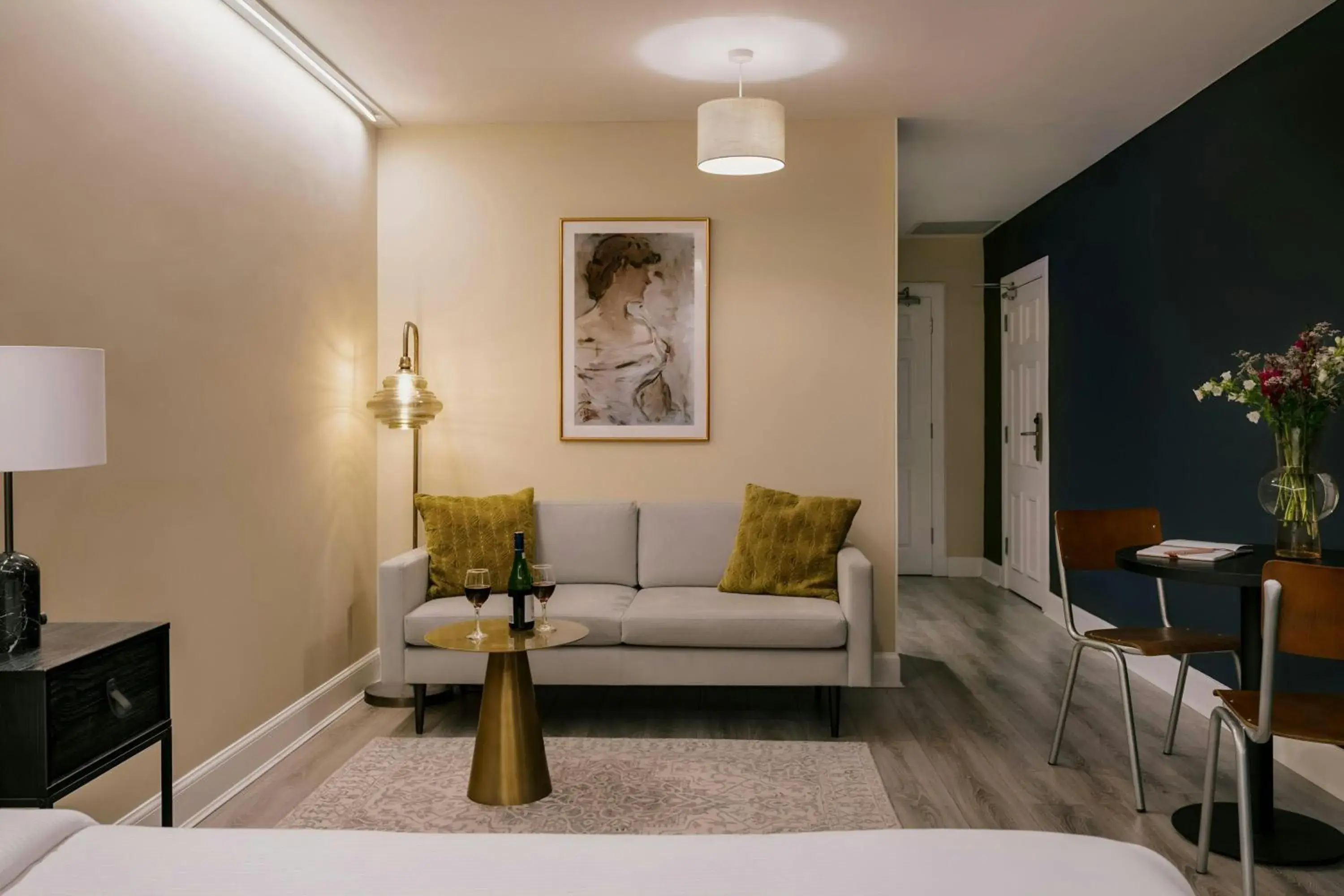 Studio Suite - No View in Thistle Suites Royal Garden Studio Suite - No View in Thistle Suites Royal Garden
