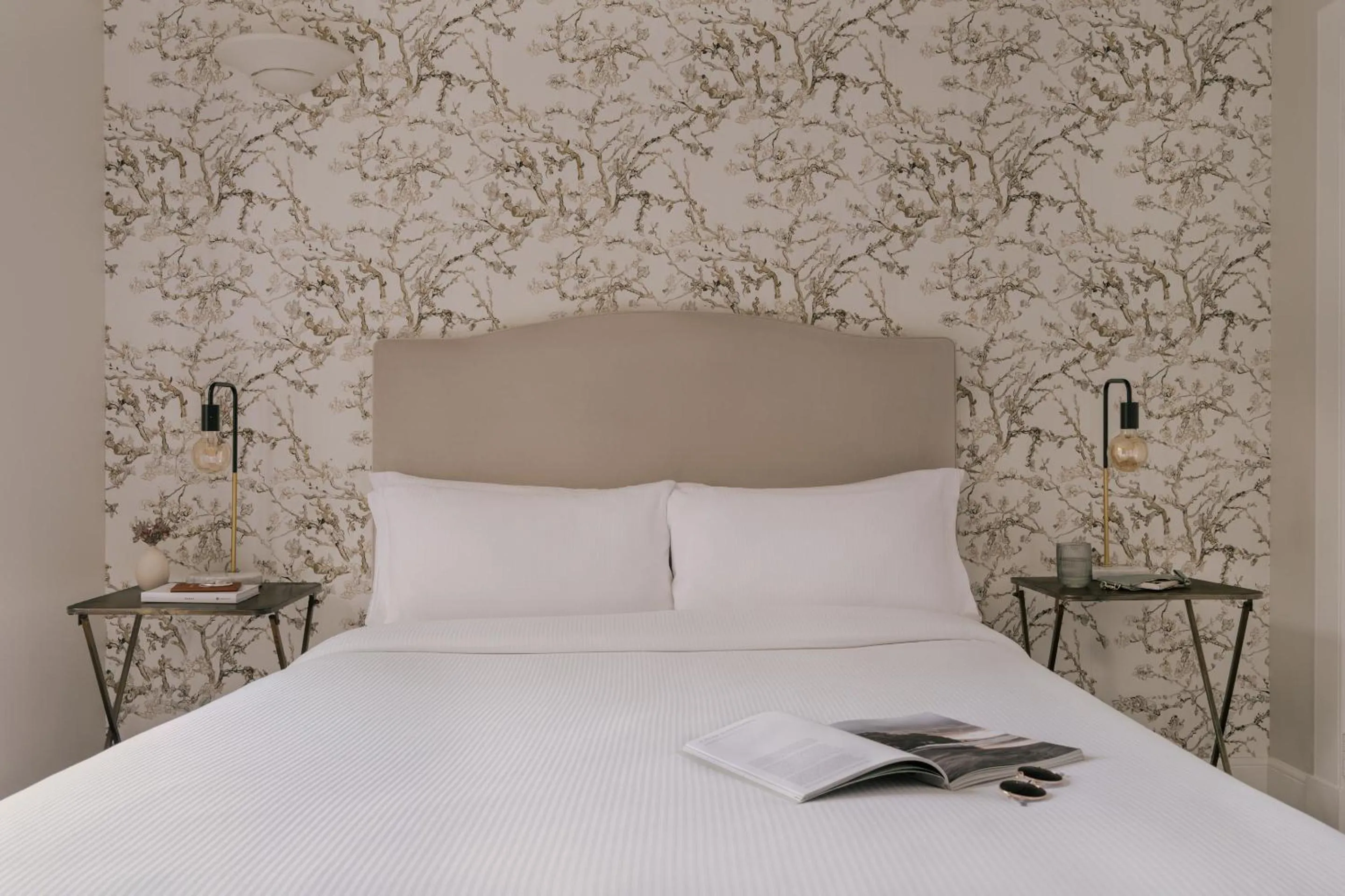Bed in Thistle Suites Royal Garden