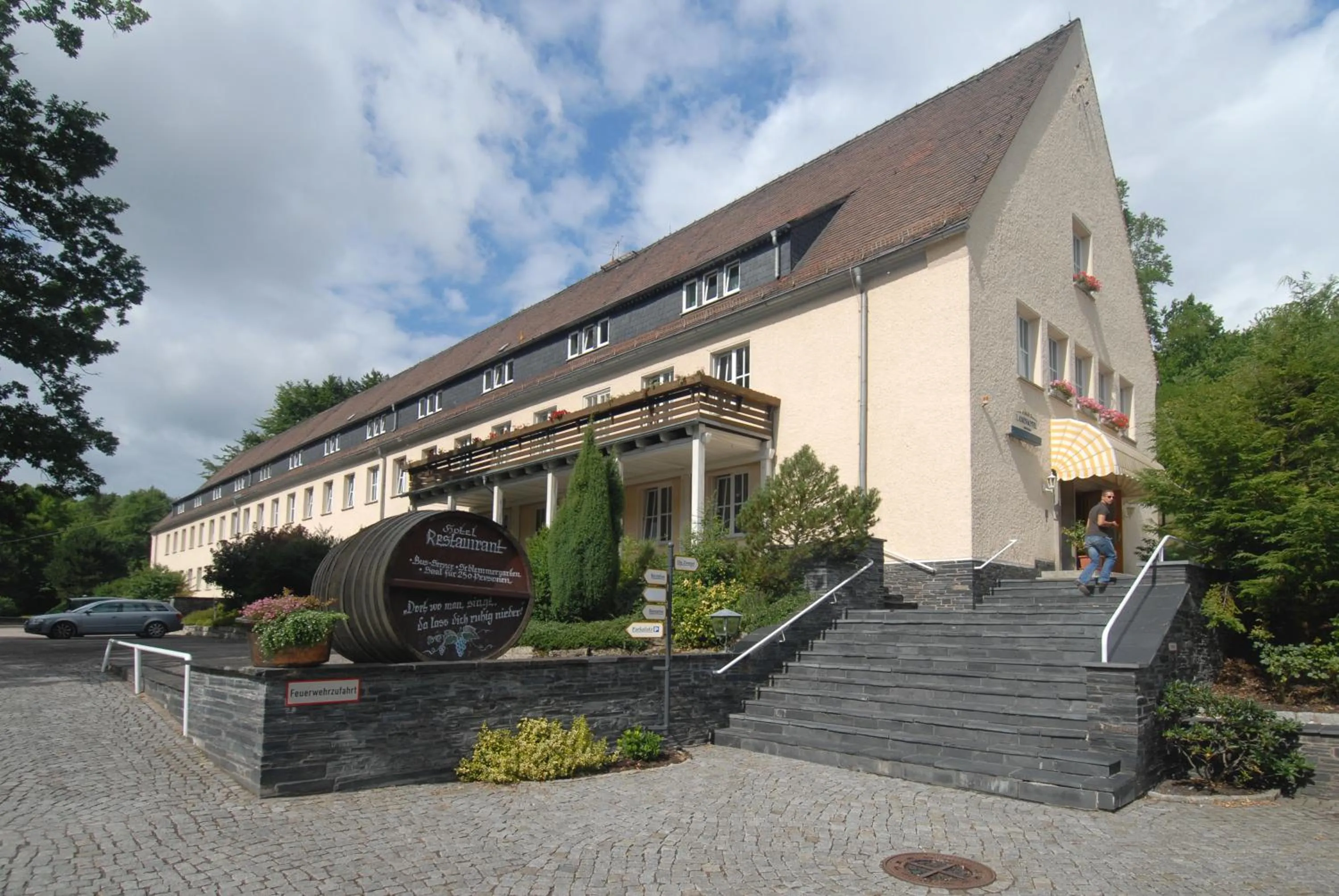 Facade/entrance in Land- und Golfhotel Alte Fliegerschule
