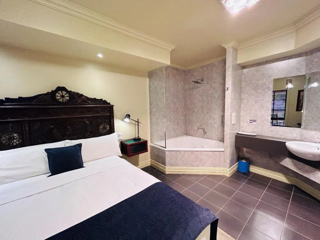 Bedroom, Bed in The Camperdown Mill