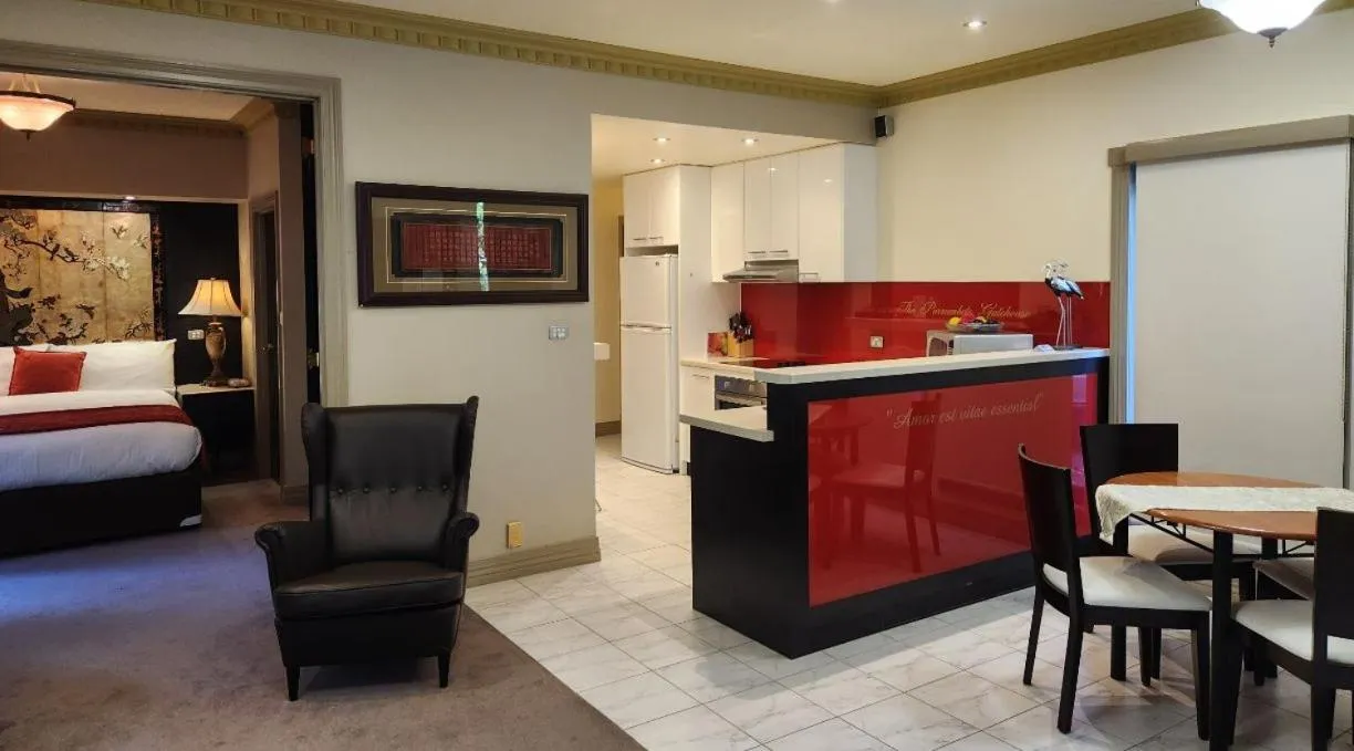 Kitchen or kitchenette, Bed in The Camperdown Mill
