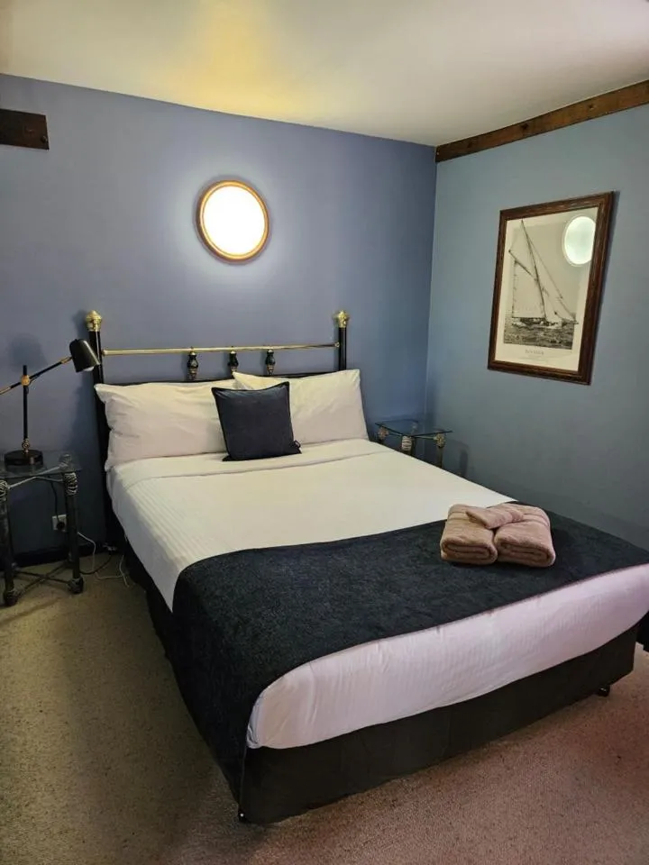 Bedroom, Bed in The Camperdown Mill