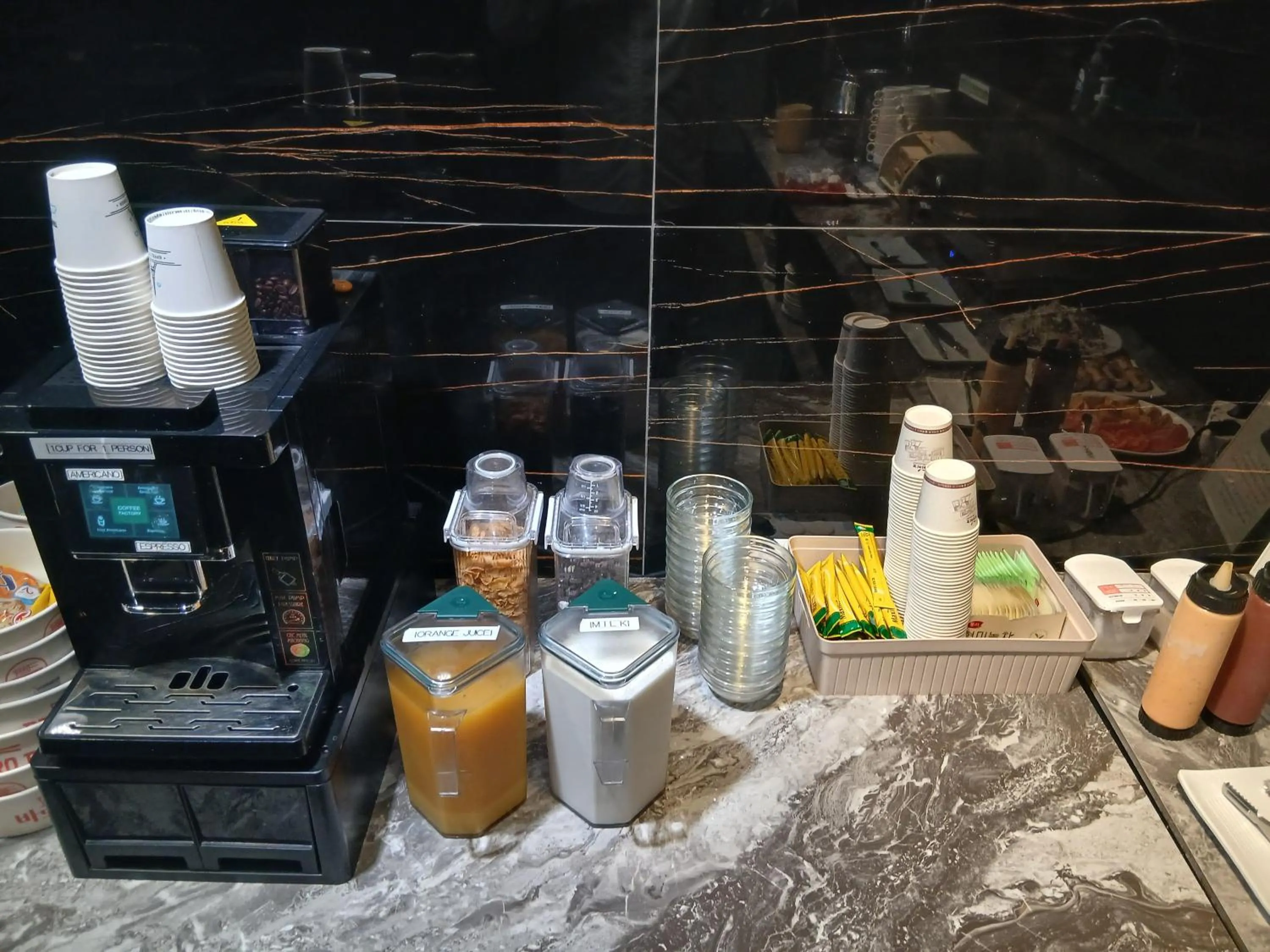 Restaurant/places to eat in HOTEL THE MAY Jongno