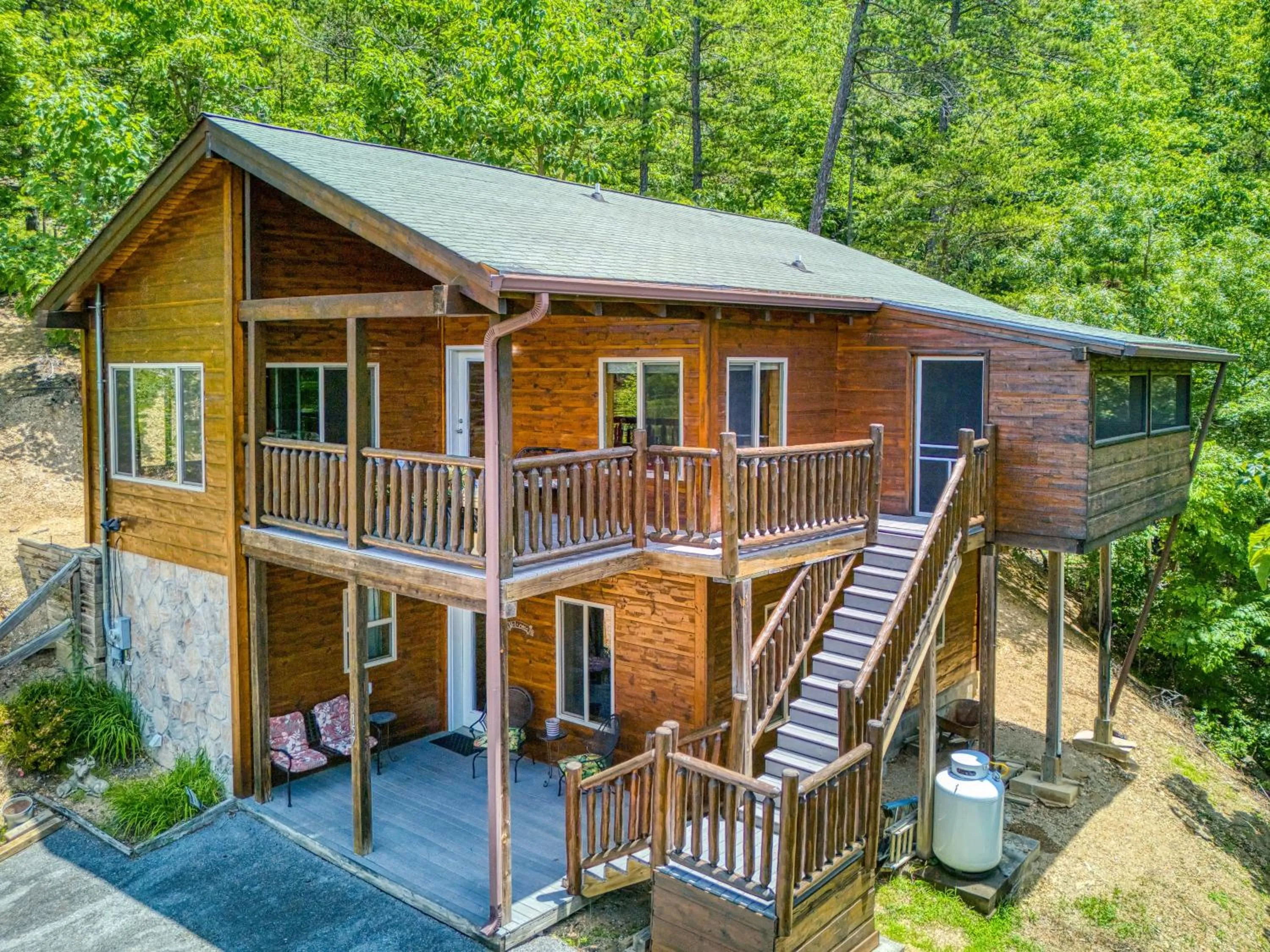 Bear Elegance - Theater Room, Secluded, Heart Shaped Tub!!!