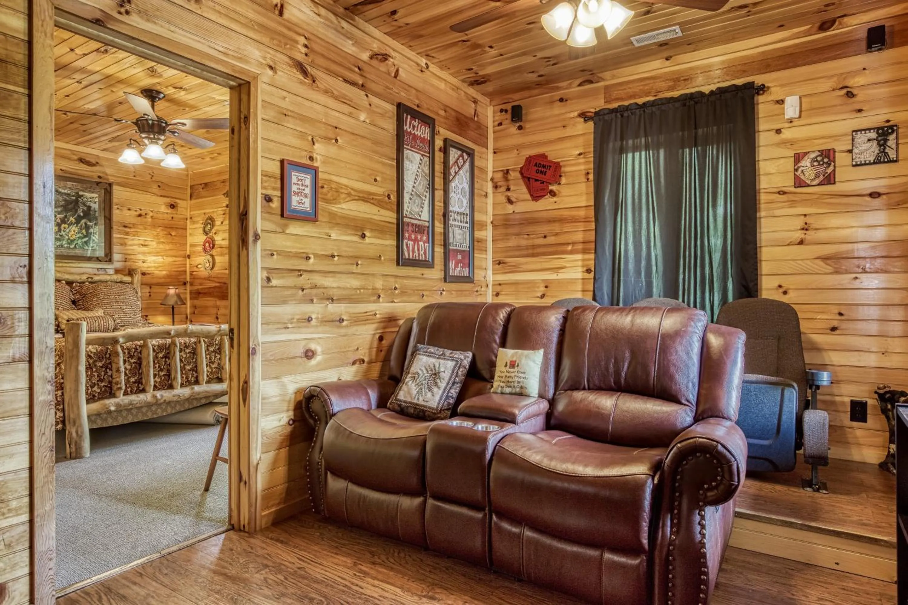Bear Elegance - Theater Room, Secluded, Heart Shaped Tub!!!