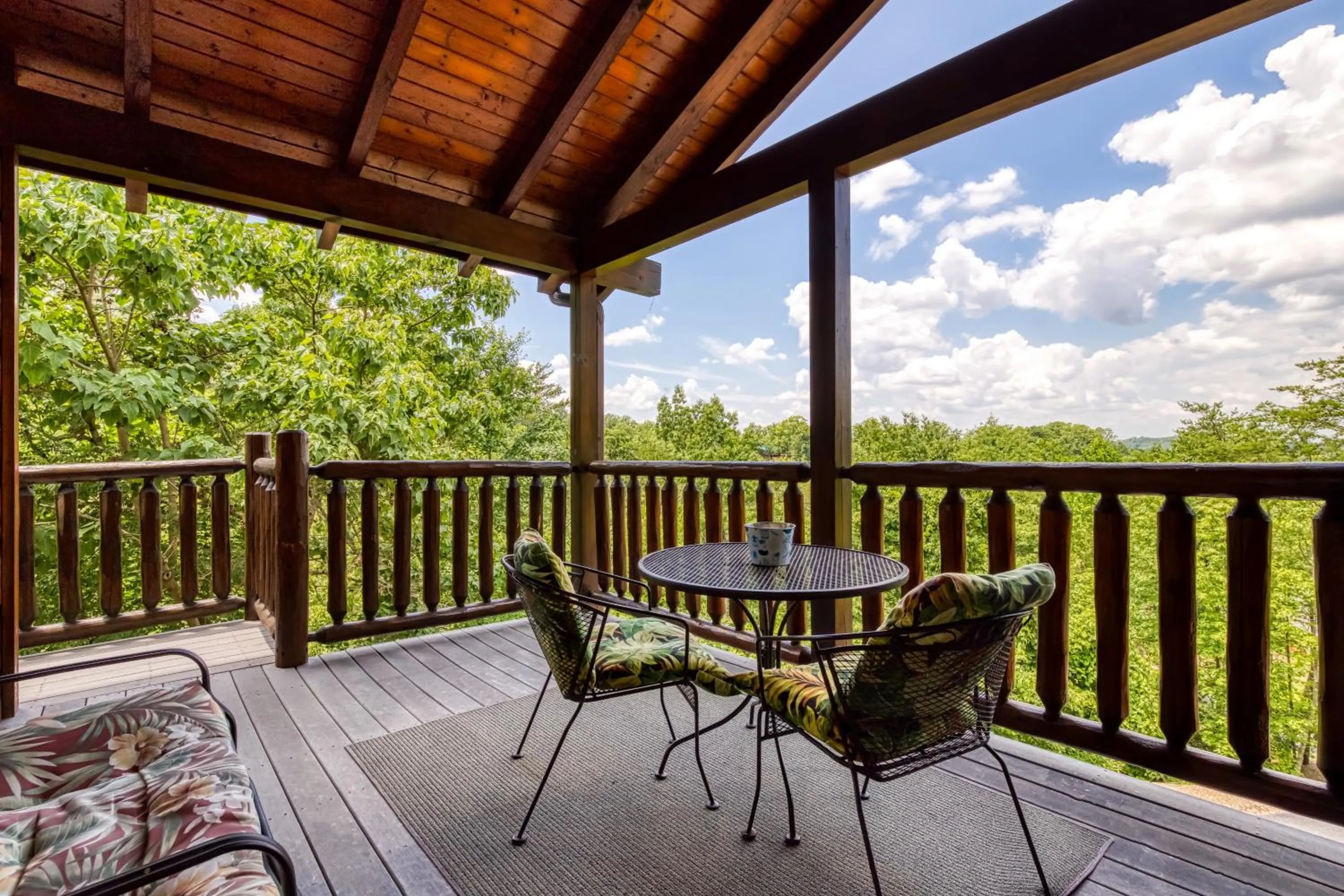 Bear Elegance - Theater Room, Secluded, Heart Shaped Tub!!!
