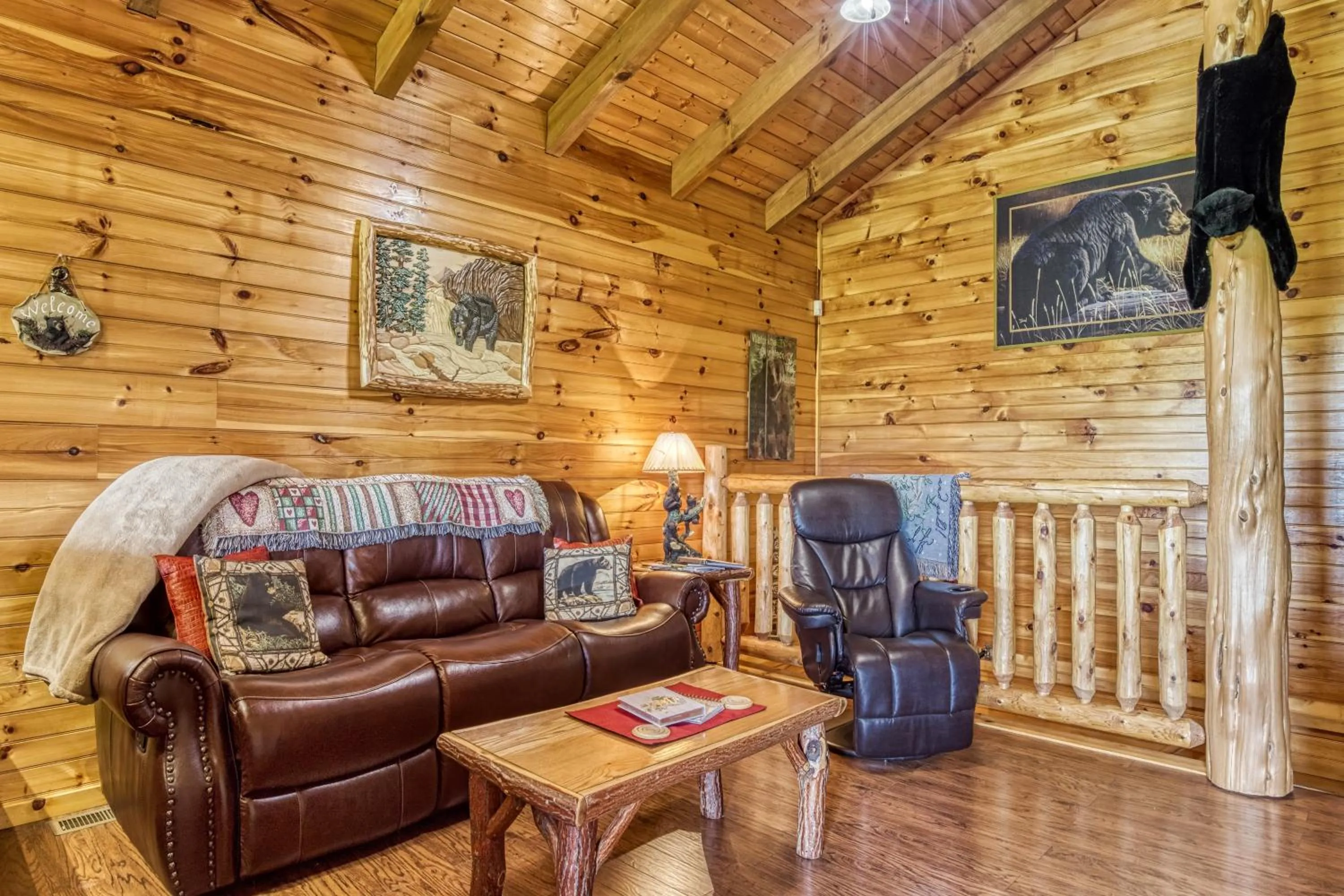 Bear Elegance - Theater Room, Secluded, Heart Shaped Tub!!!