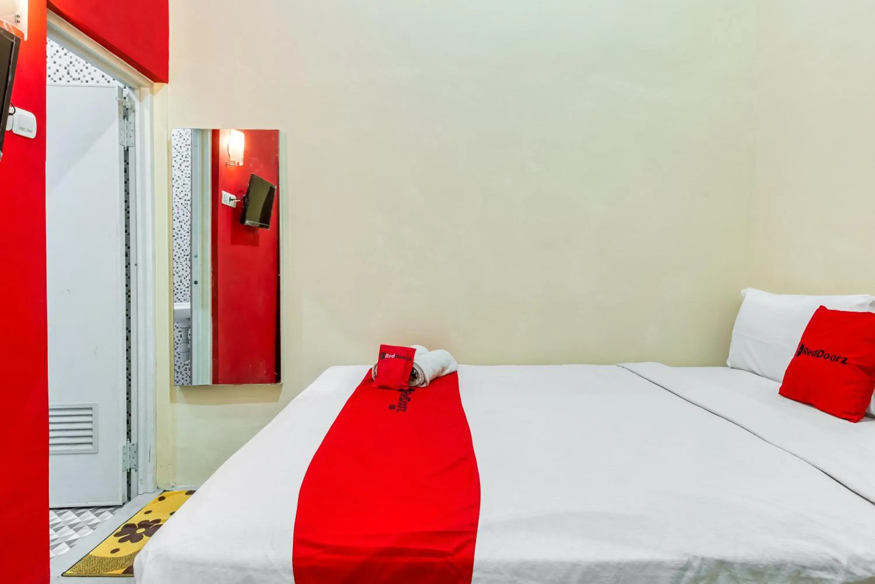 Bed in RedDoorz Syariah @ Kertomenanggal Surabaya Bed in RedDoorz Syariah @ Kertomenanggal Surabaya