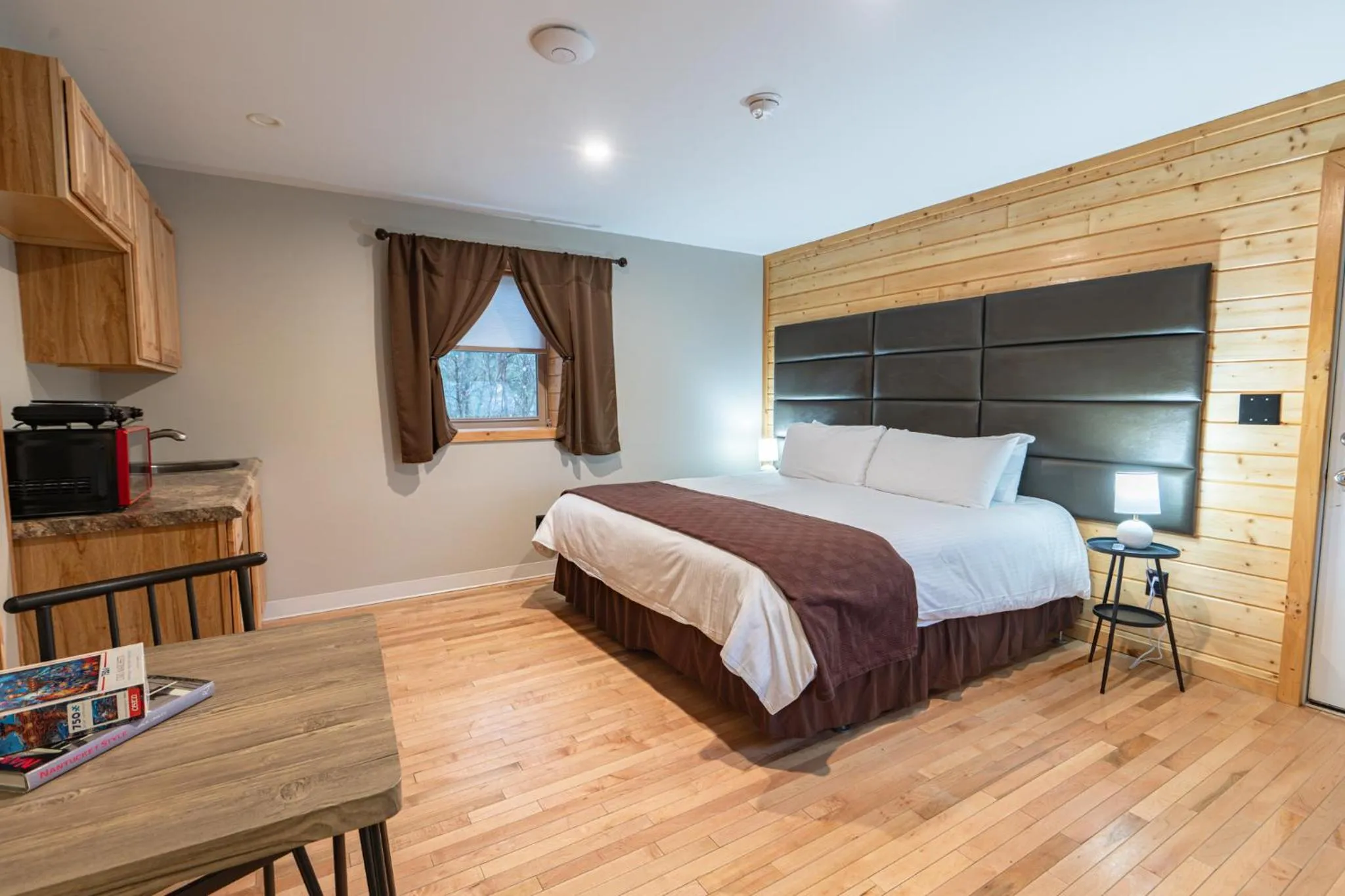 Bed in Cedar Select #16– Cozy Townhouse