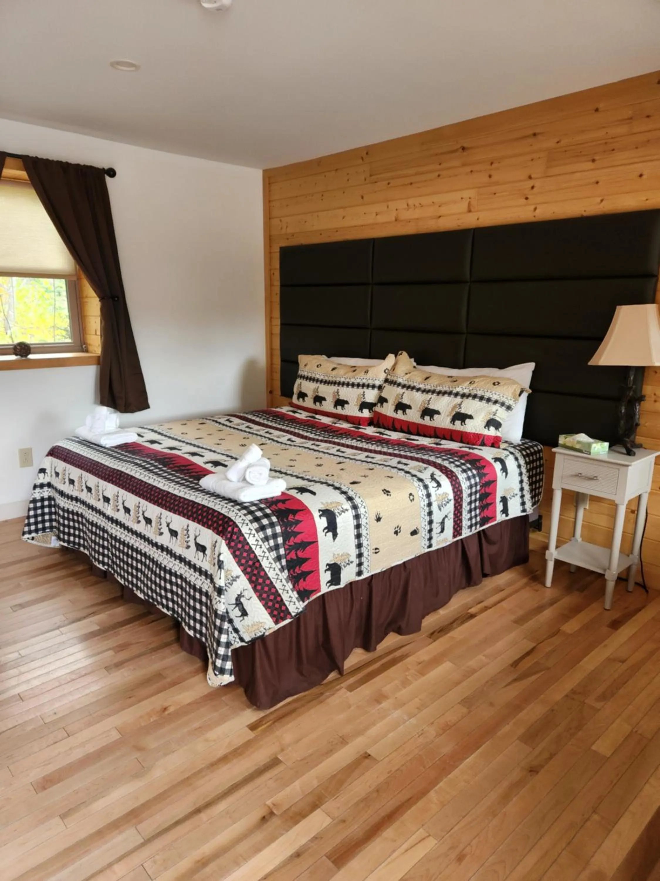 Photo of the whole room, Bed in Presidential Mountain Resort