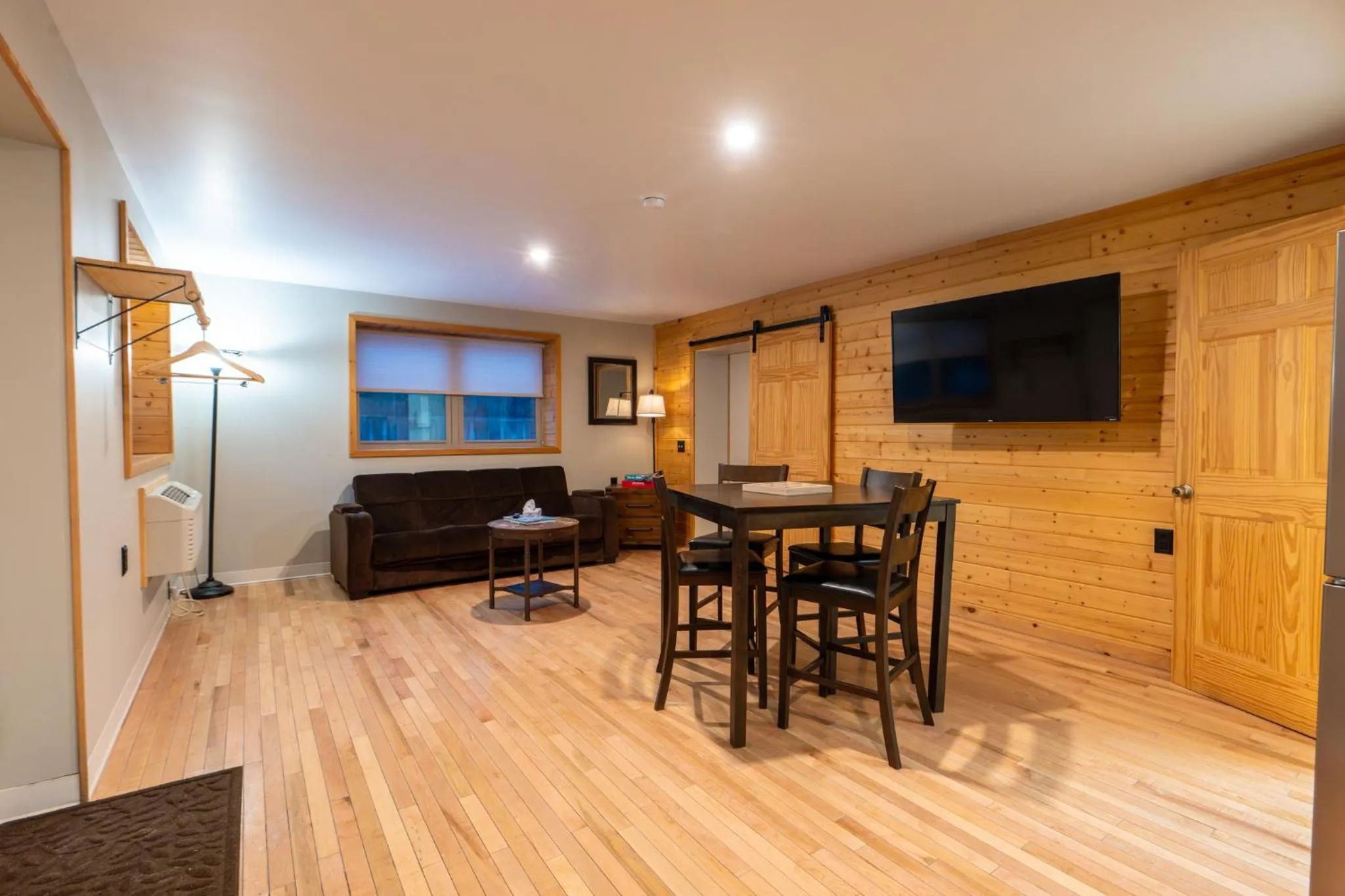 Living room in Cedar Select #16– Cozy Townhouse