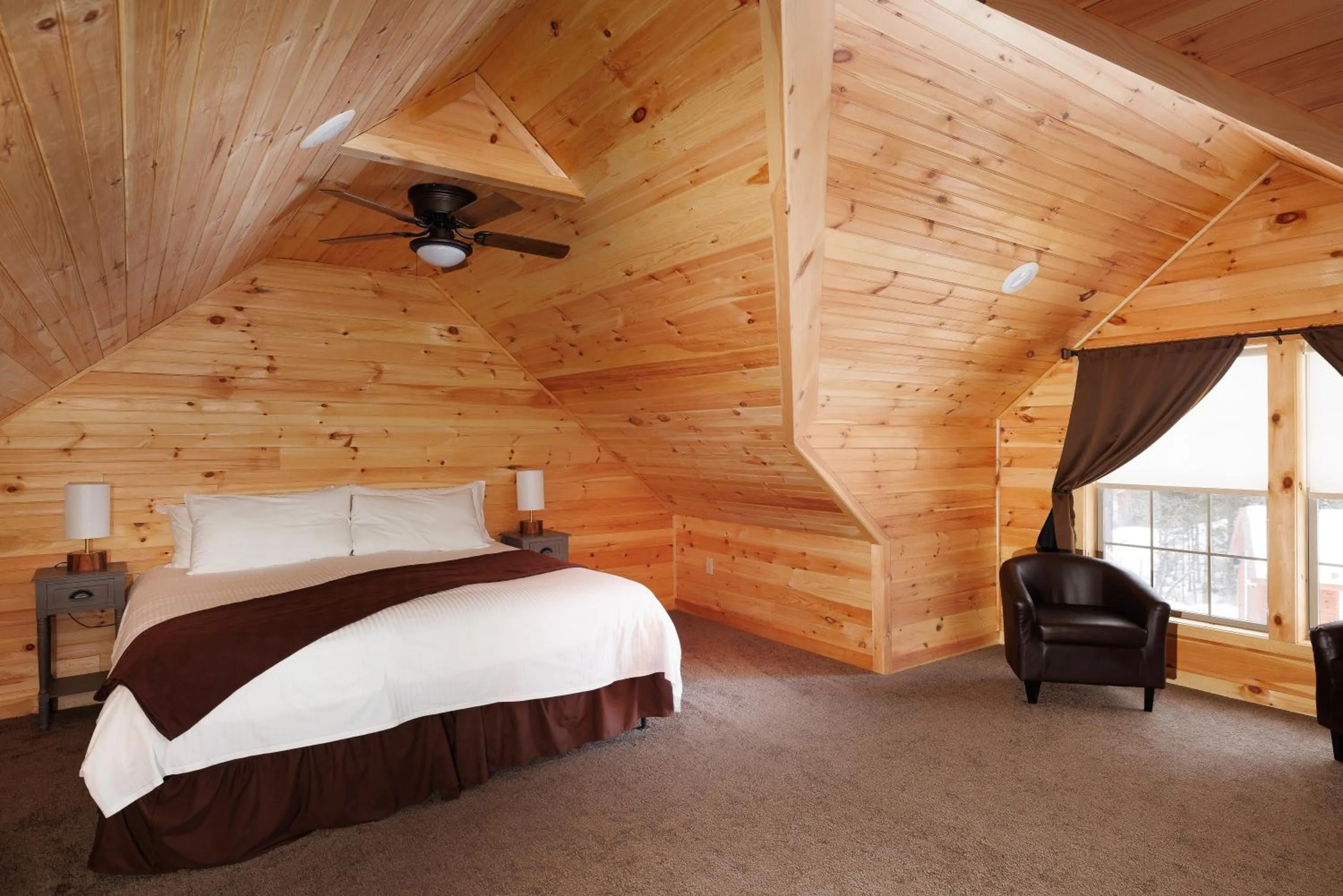 Bedroom, Bed in Presidential Mountain Resort