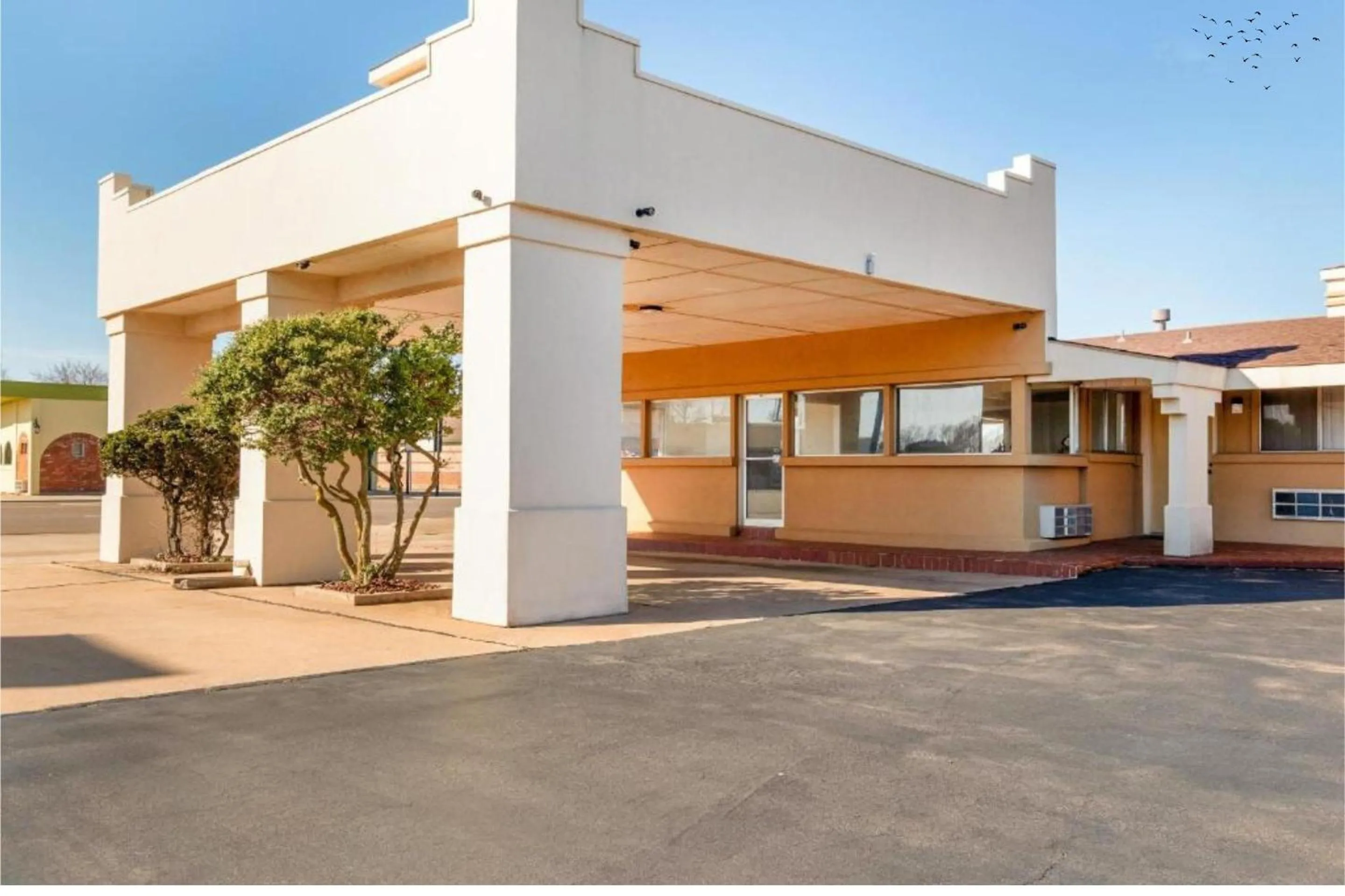 Facade/entrance in OYO Hotel Elk City OK Route 66
