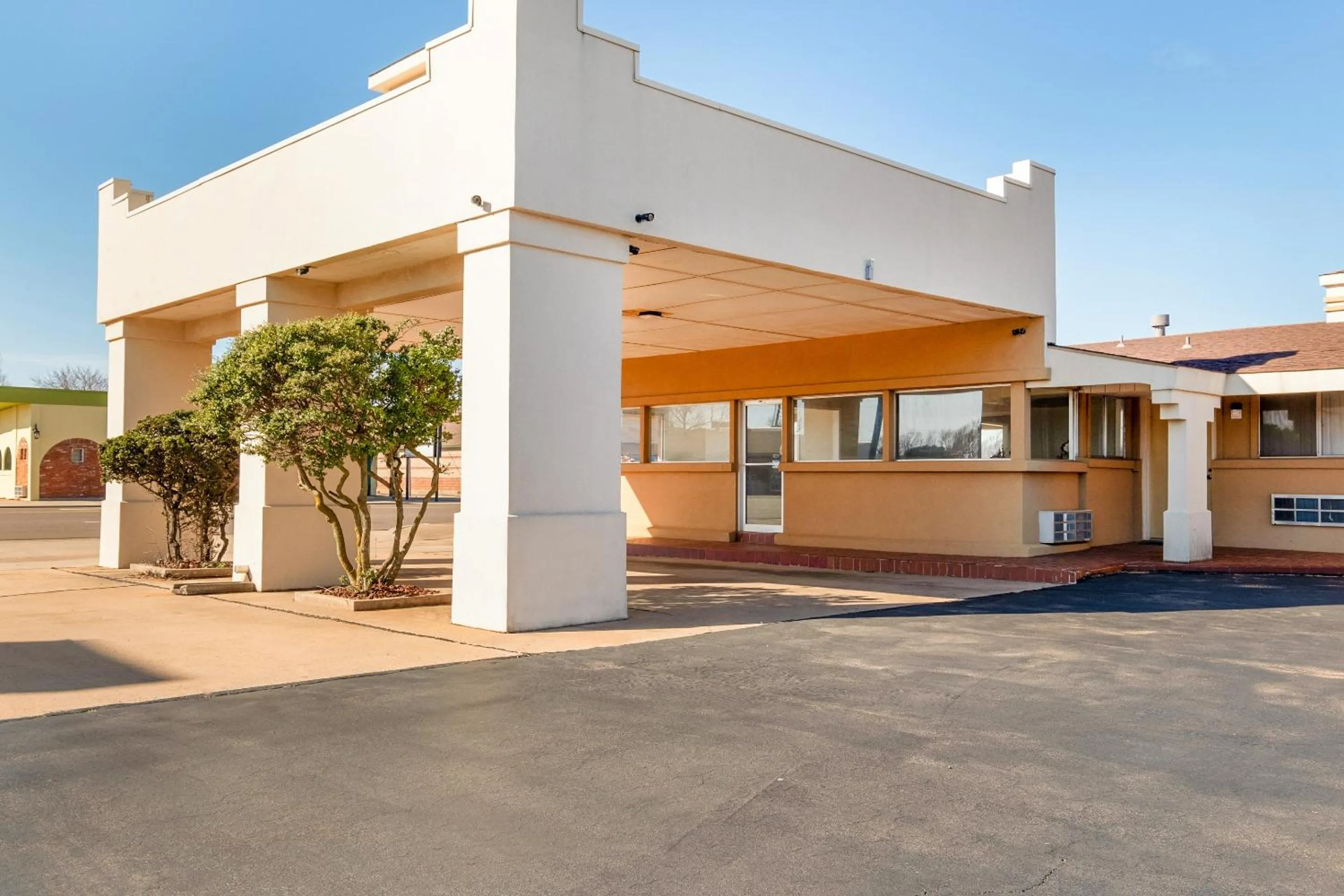 Facade/entrance in OYO Hotel Elk City OK Route 66