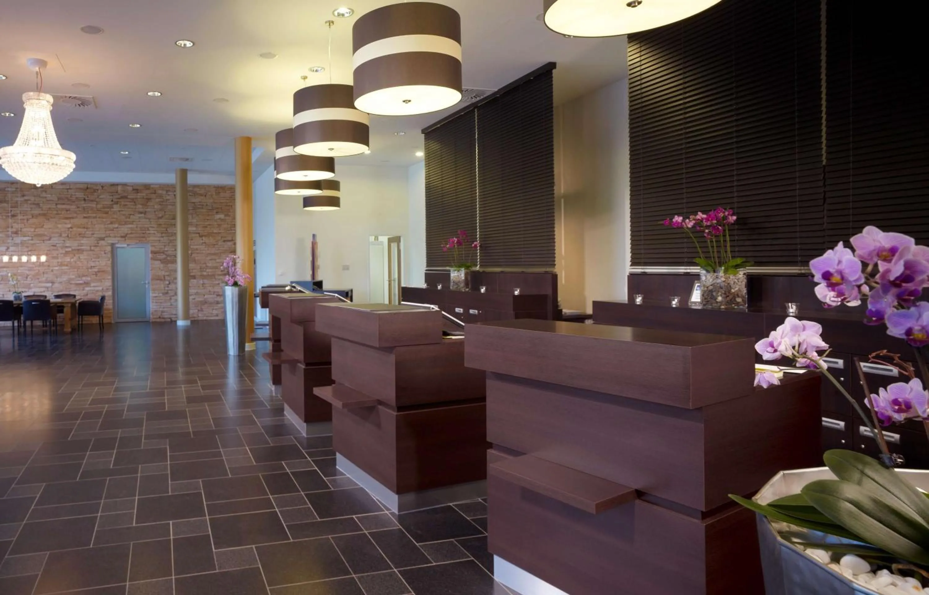 Lobby or reception in Rilano 24/7 Hotel München