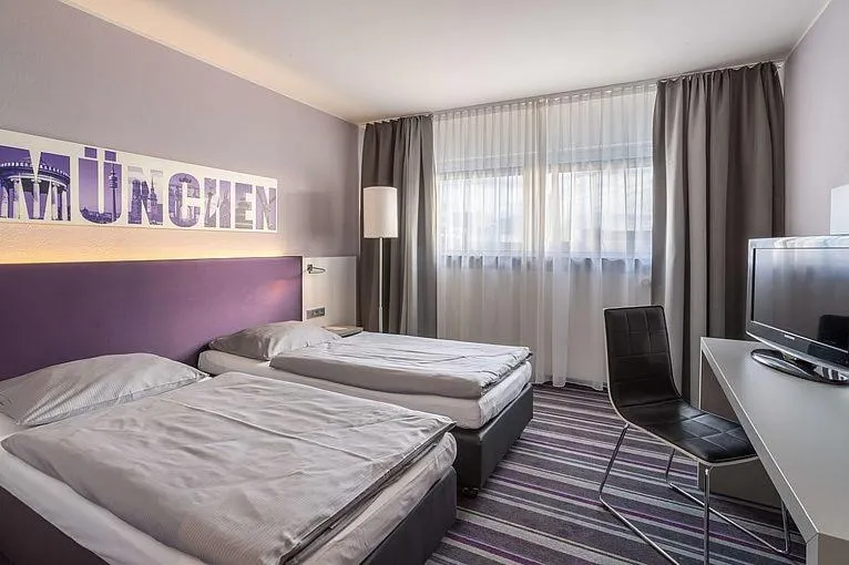 Bed in Rilano 24/7 Hotel München