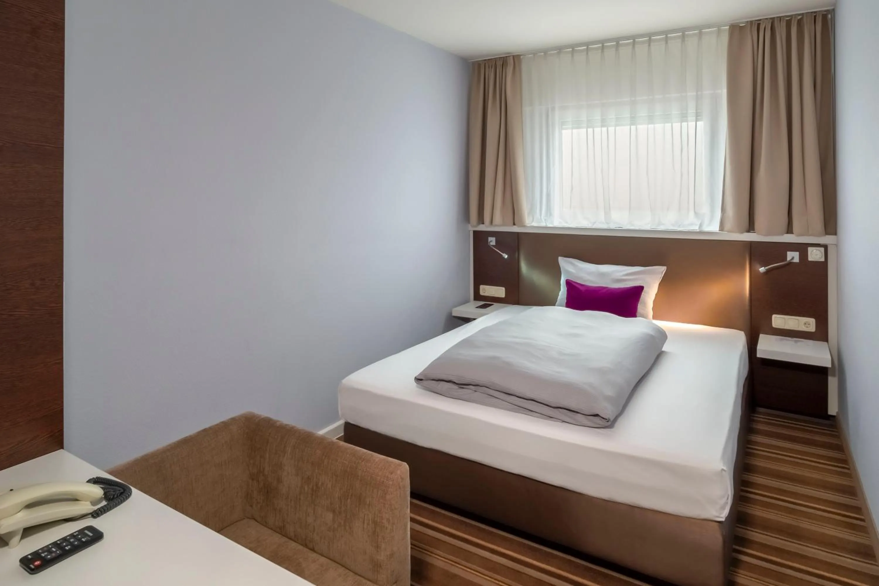 Photo of the whole room in Rilano 24/7 Hotel München