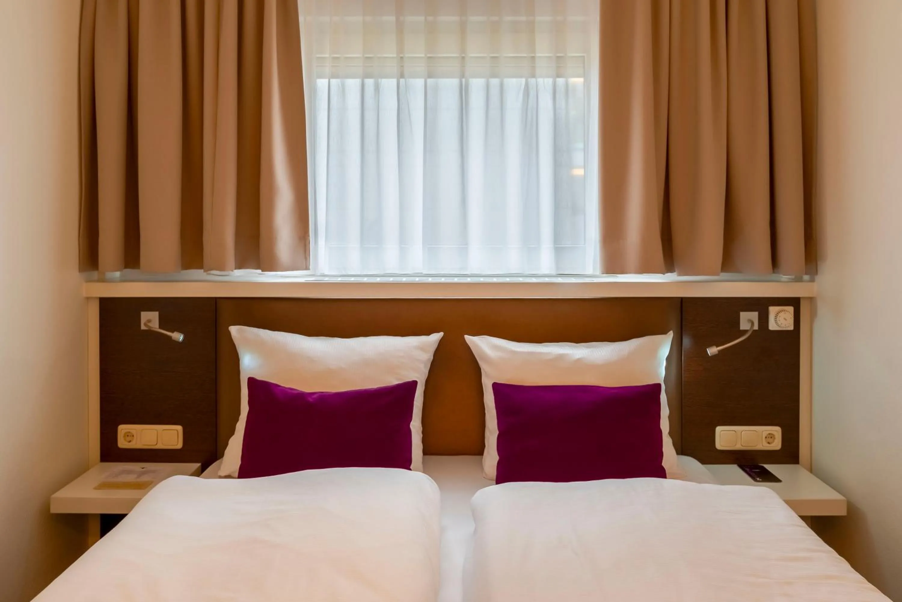 Photo of the whole room in Rilano 24/7 Hotel München