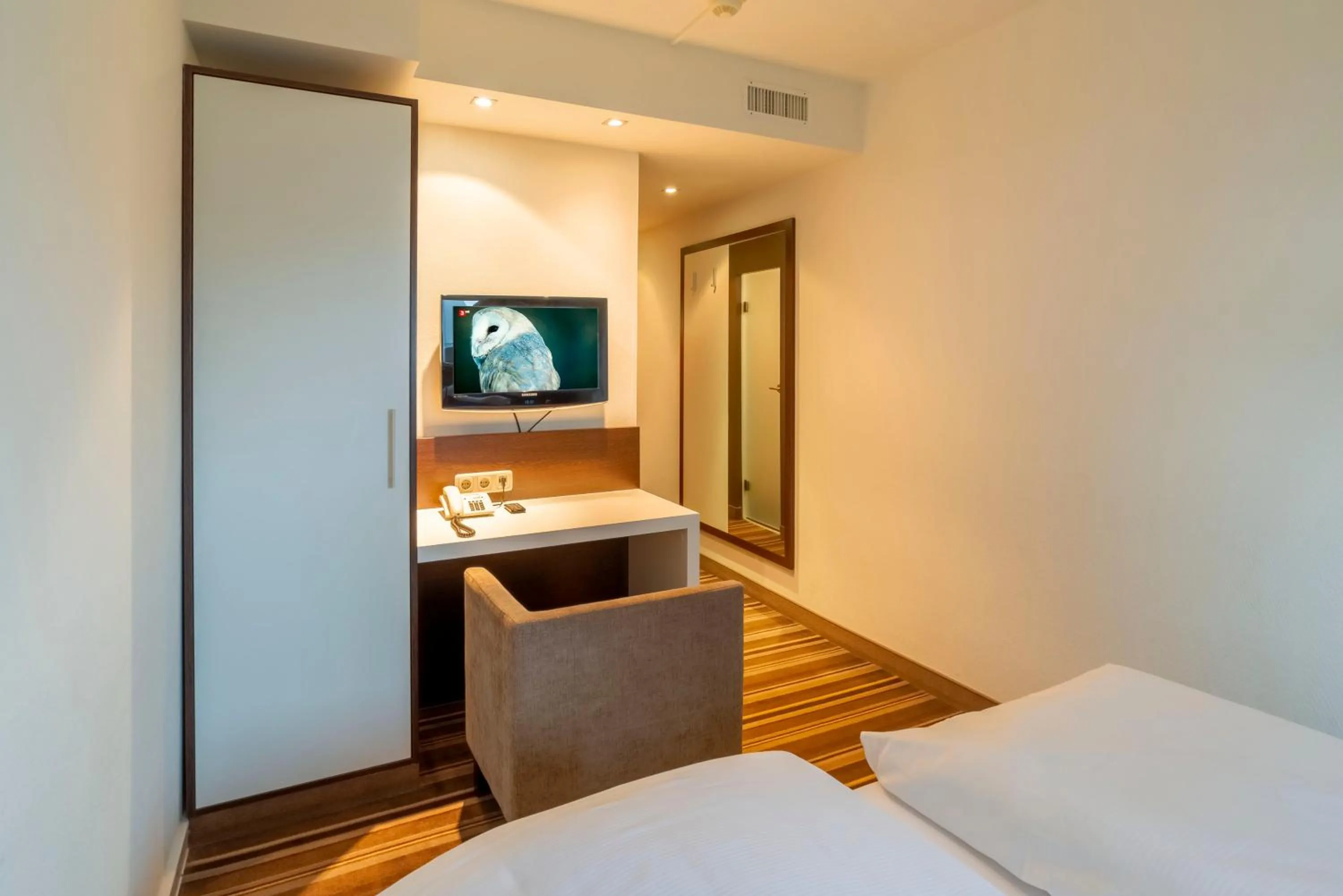 TV and multimedia in Rilano 24/7 Hotel München