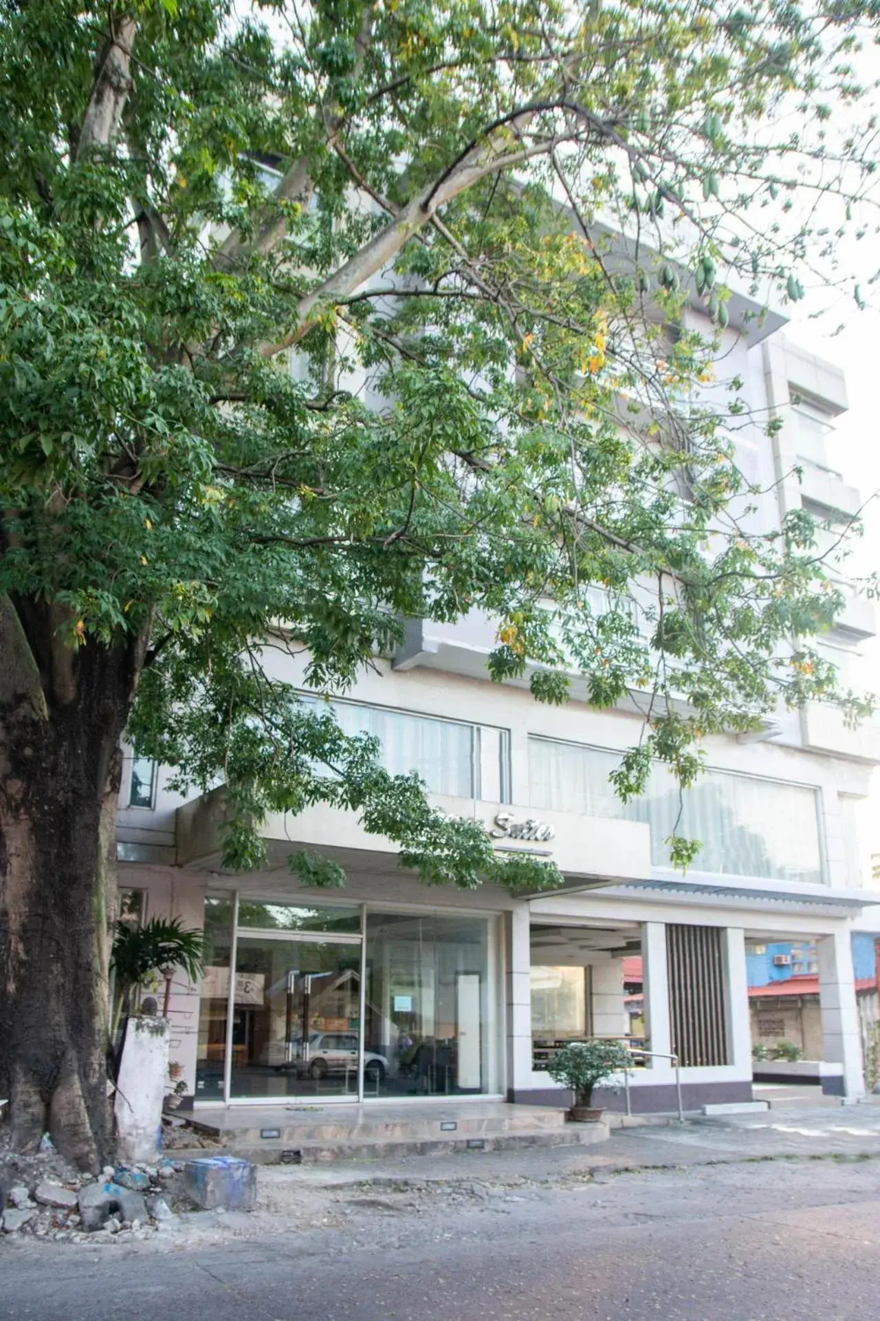 Facade/entrance in Negrense Suites Facade/entrance in Negrense Suites