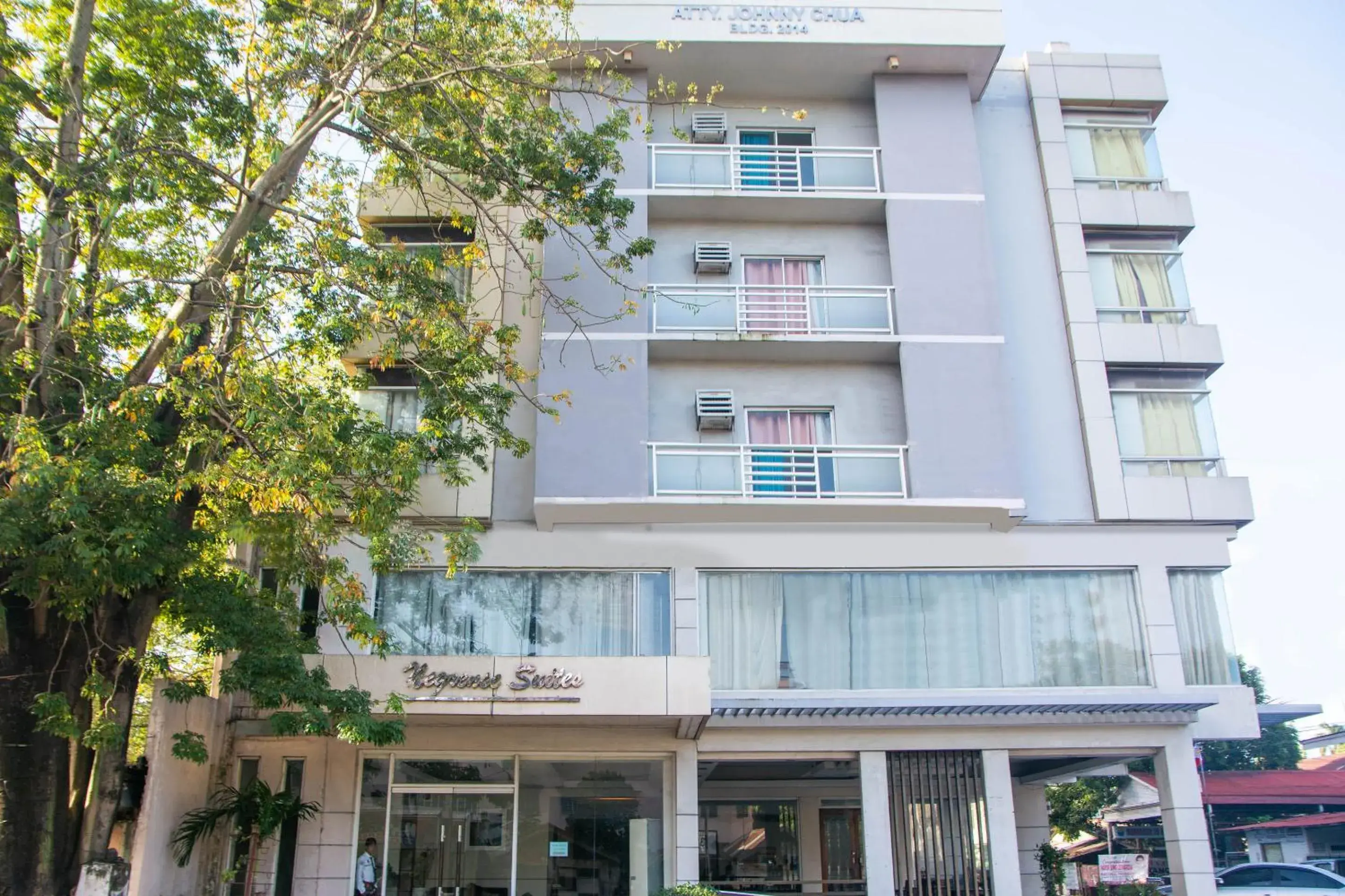 Facade/entrance in Negrense Suites Facade/entrance in Negrense Suites