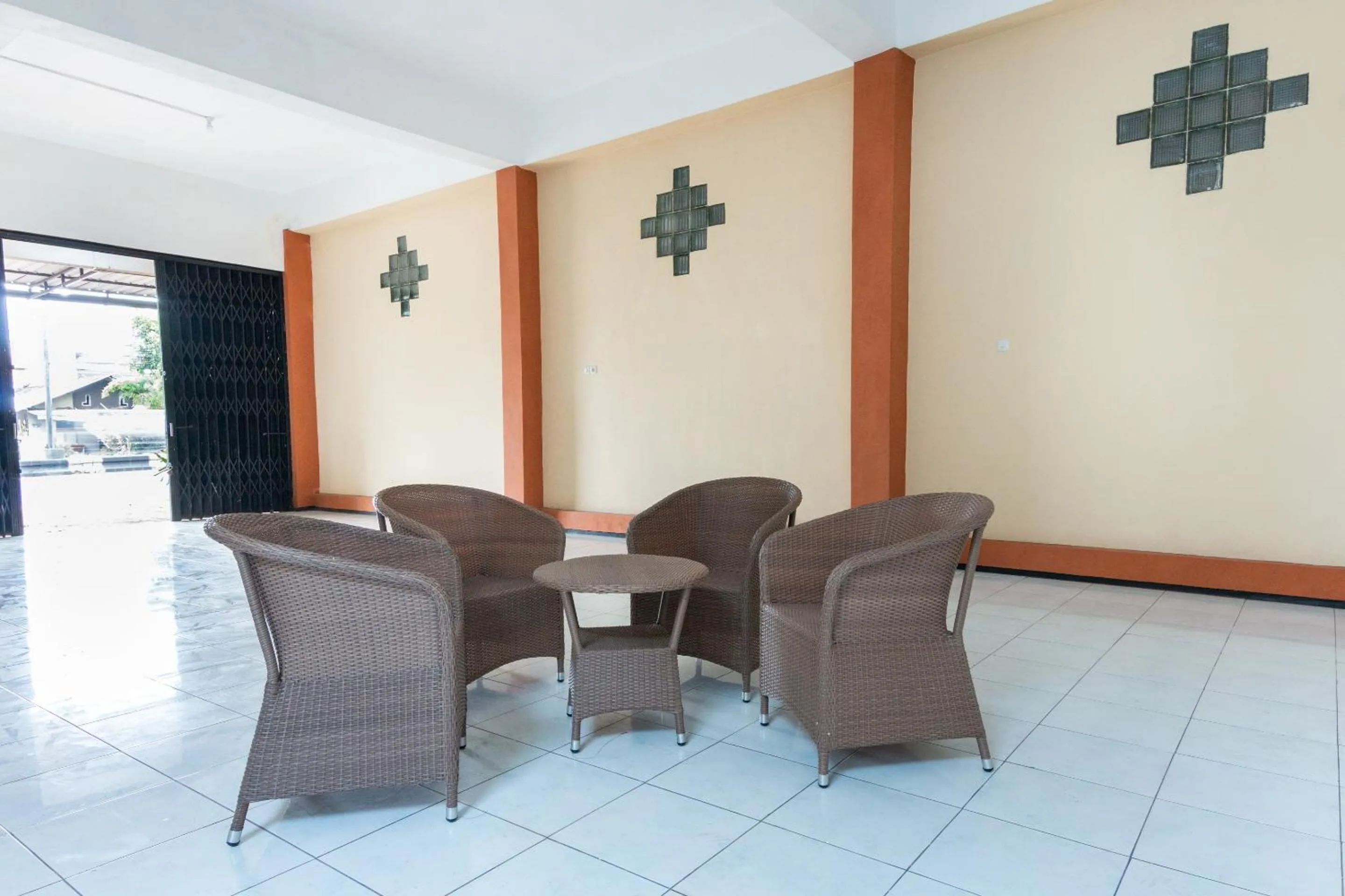 Lobby or reception in Hotel O Safira Family Residence Syariah