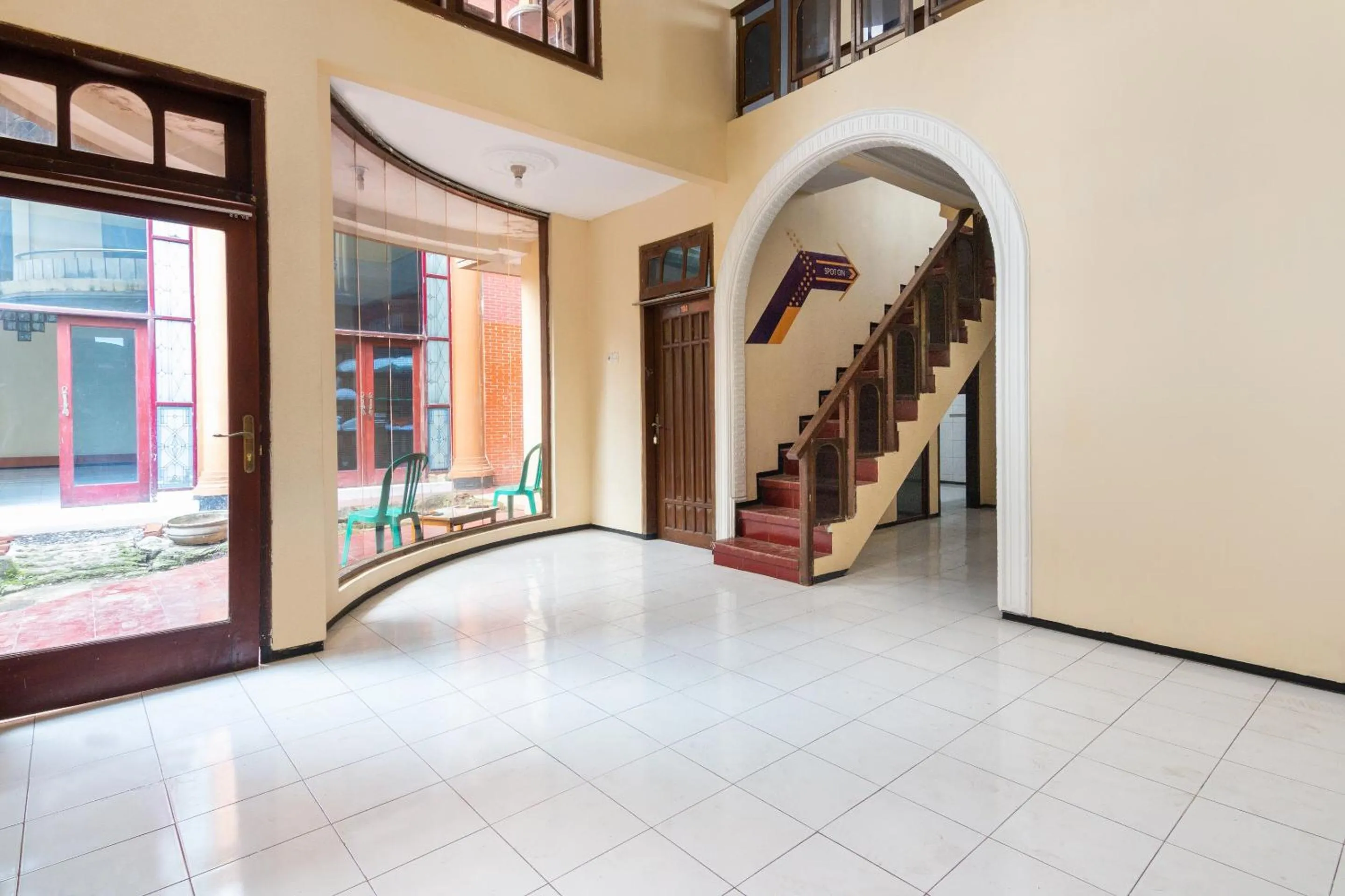 Lobby or reception in Hotel O Safira Family Residence Syariah