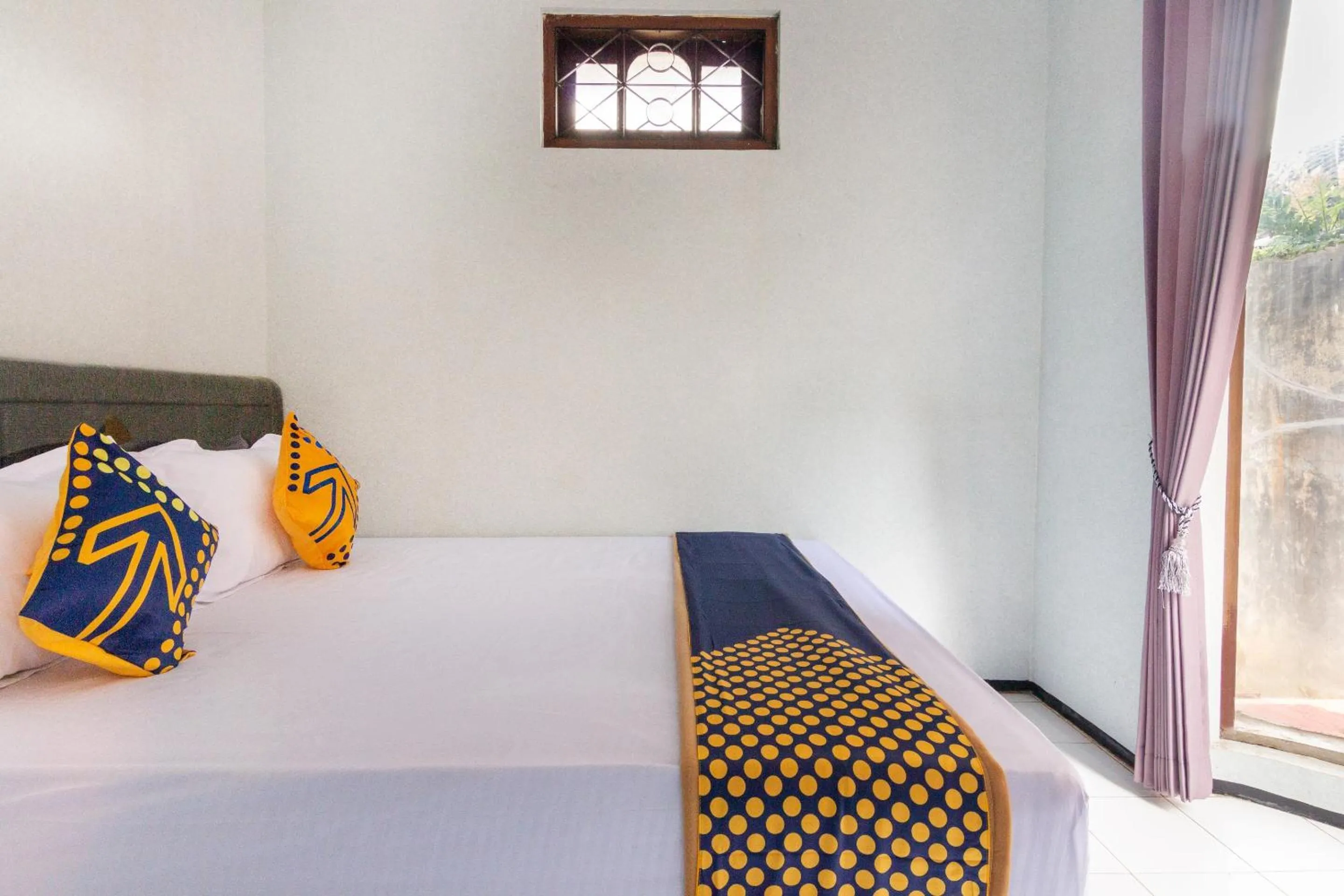 Bedroom, Bed in Hotel O Safira Family Residence Syariah