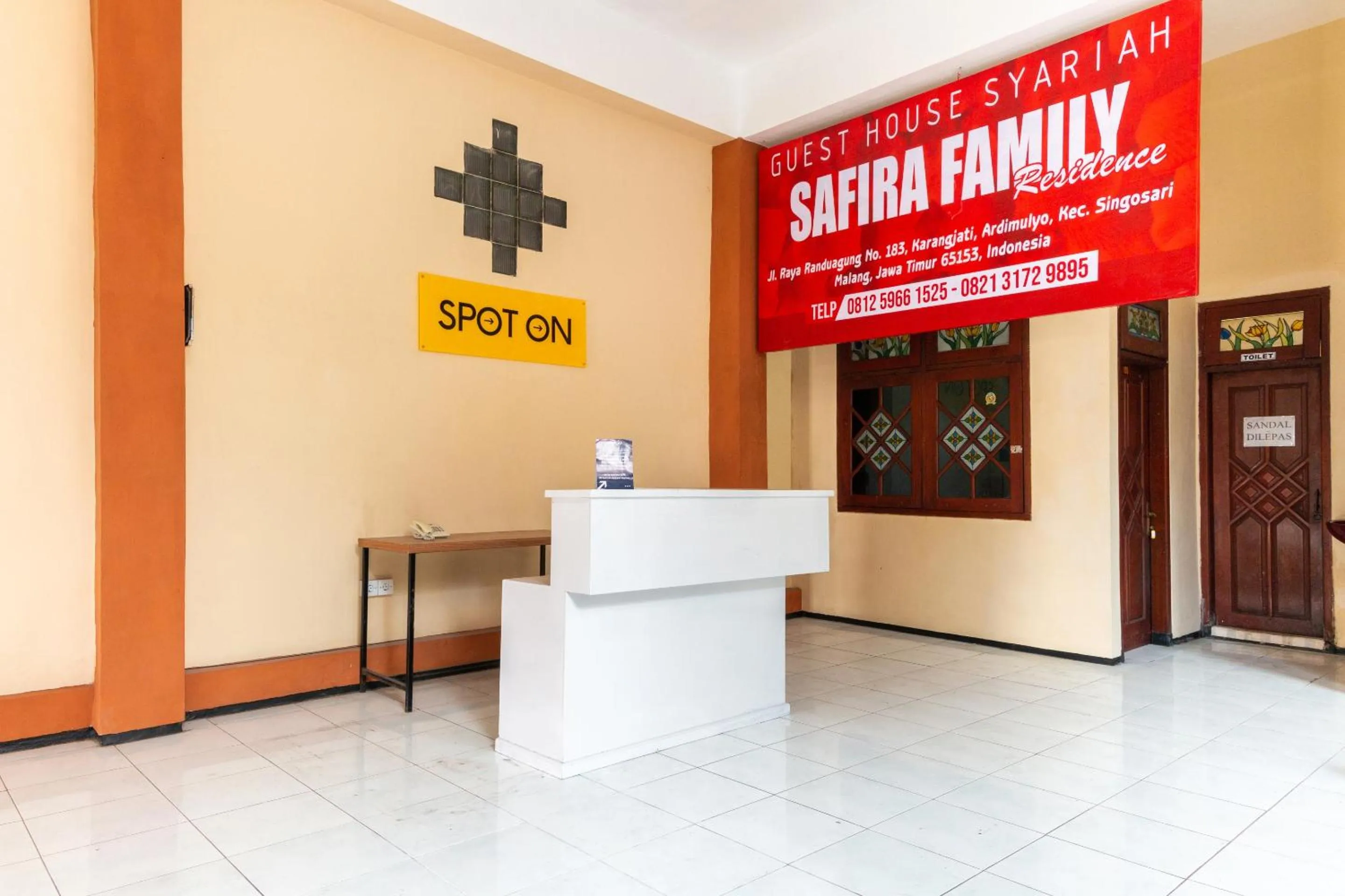 Lobby or reception in Hotel O Safira Family Residence Syariah